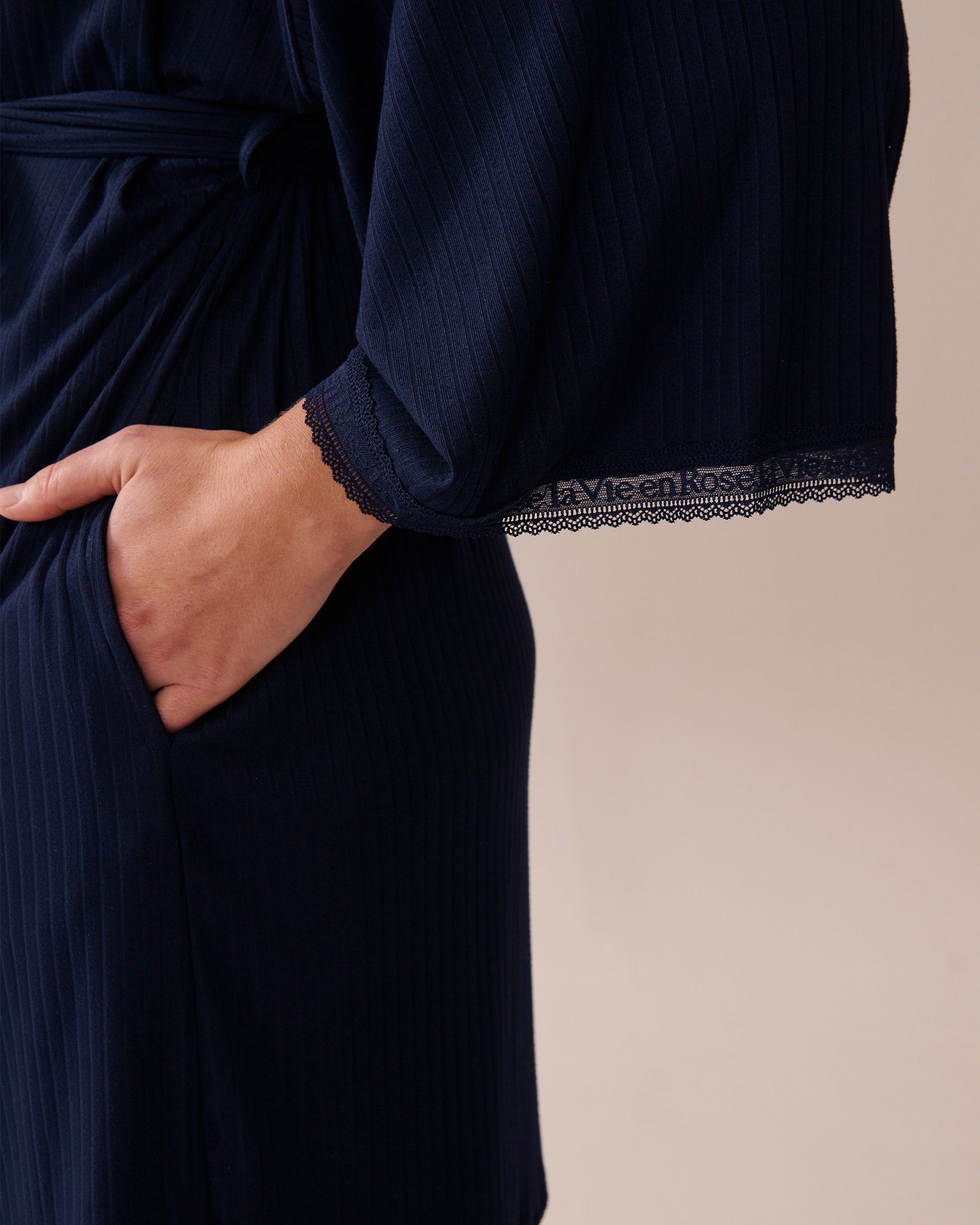 La Vie en Rose_Lace Trim Ribbed Jersey Kimono_40600202_40099_03