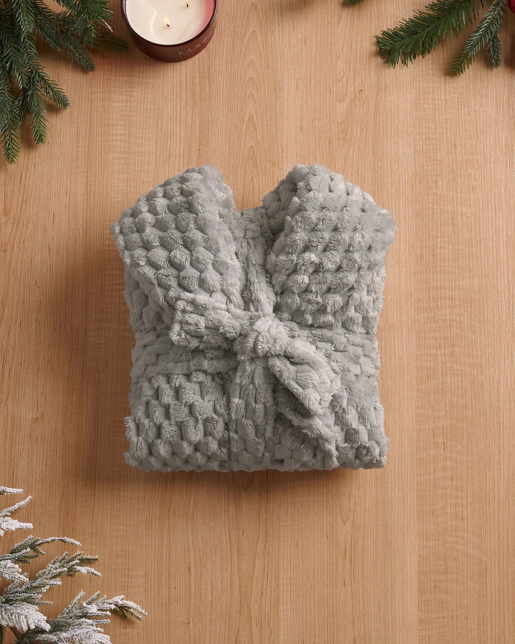 La Vie en Rose_Quiet Gray_Soft Plush Quilted Effect Robe_40600219_00055_04