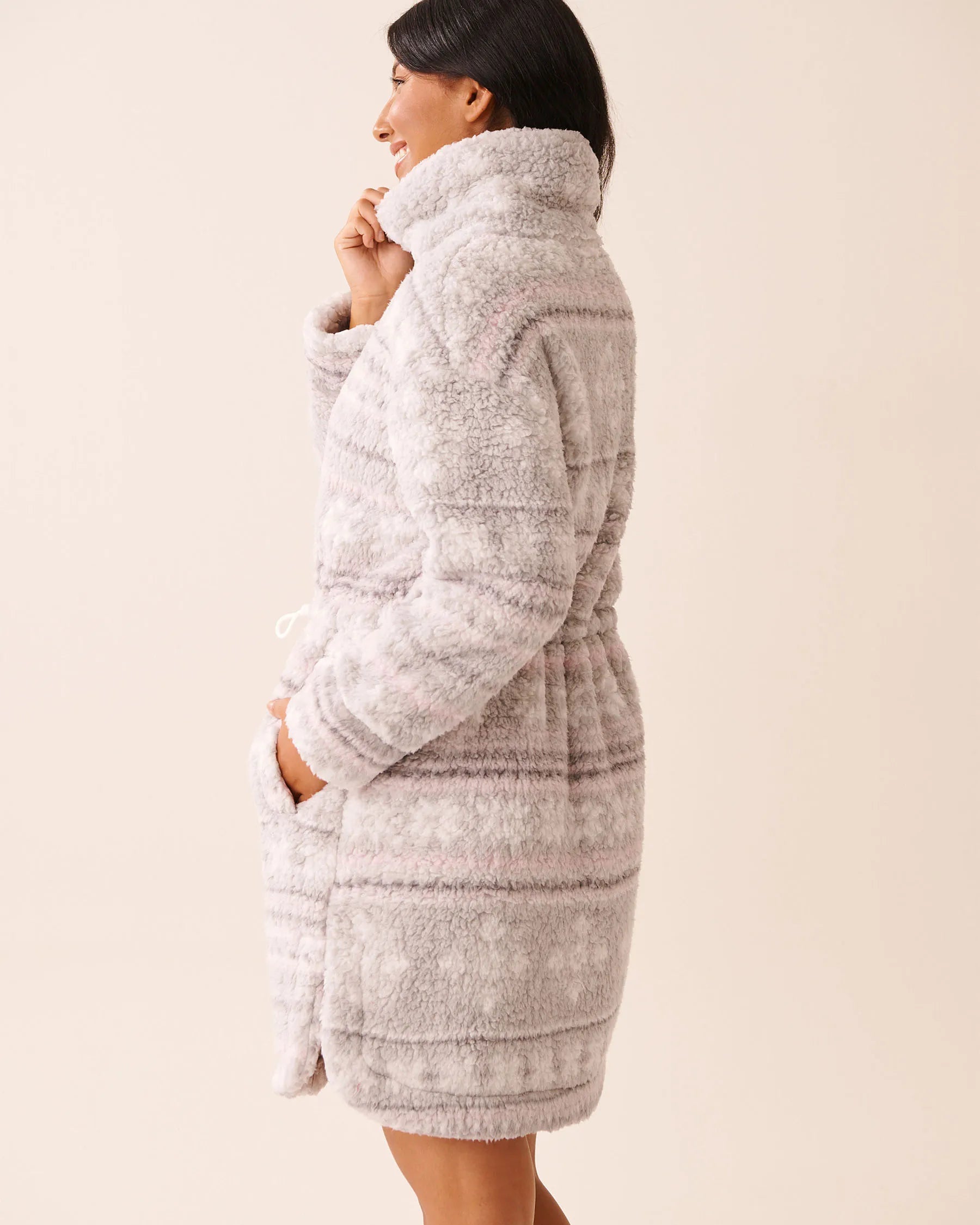 La Vie en Rose_Grey & Pink Nordic_Zip-up Funnel Neck Sherpa Robe_40600221_P00471_05