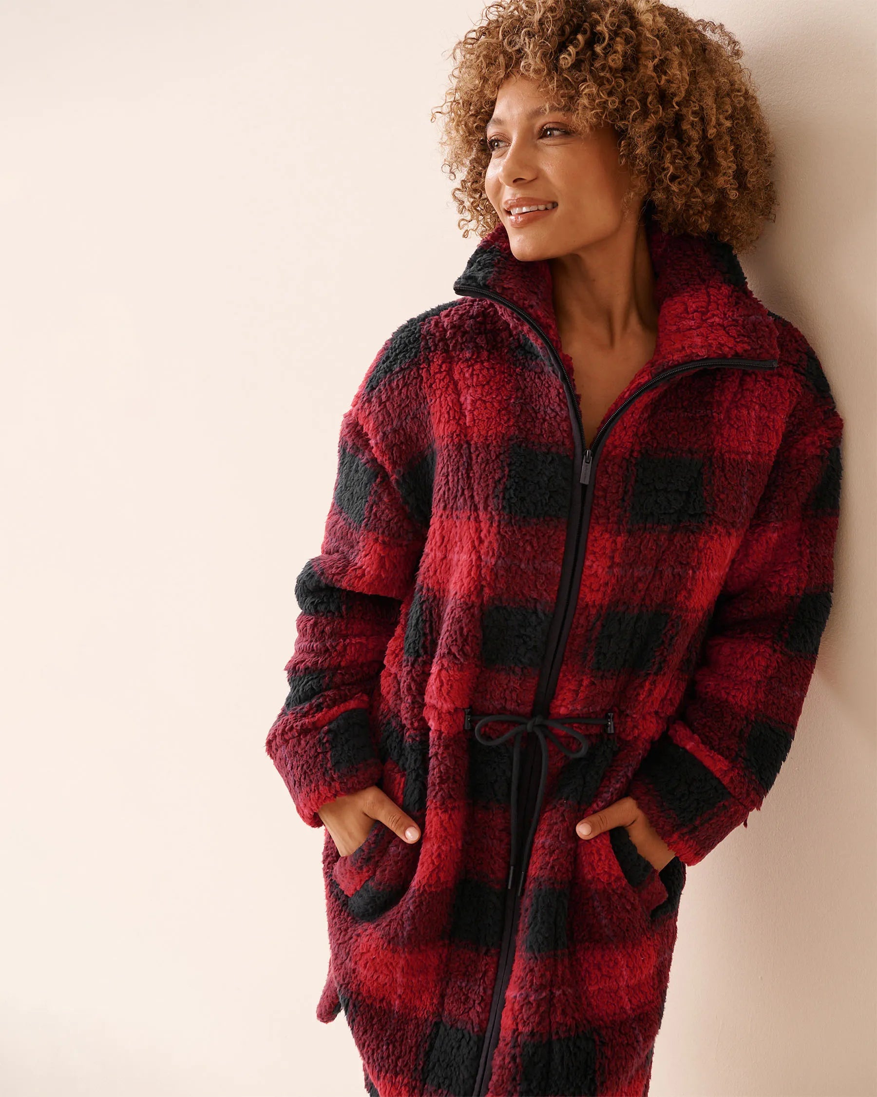 La Vie en Rose_Black & Savvy Red Plaid_Zip-up Funnel Neck Sherpa Robe_40600221_P60421_03