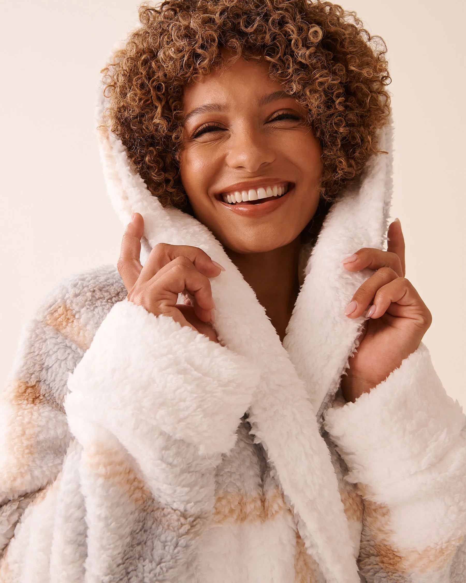 La Vie en Rose_Brush Plaid_Sherpa Plaid Robe_40600224_P20078_04