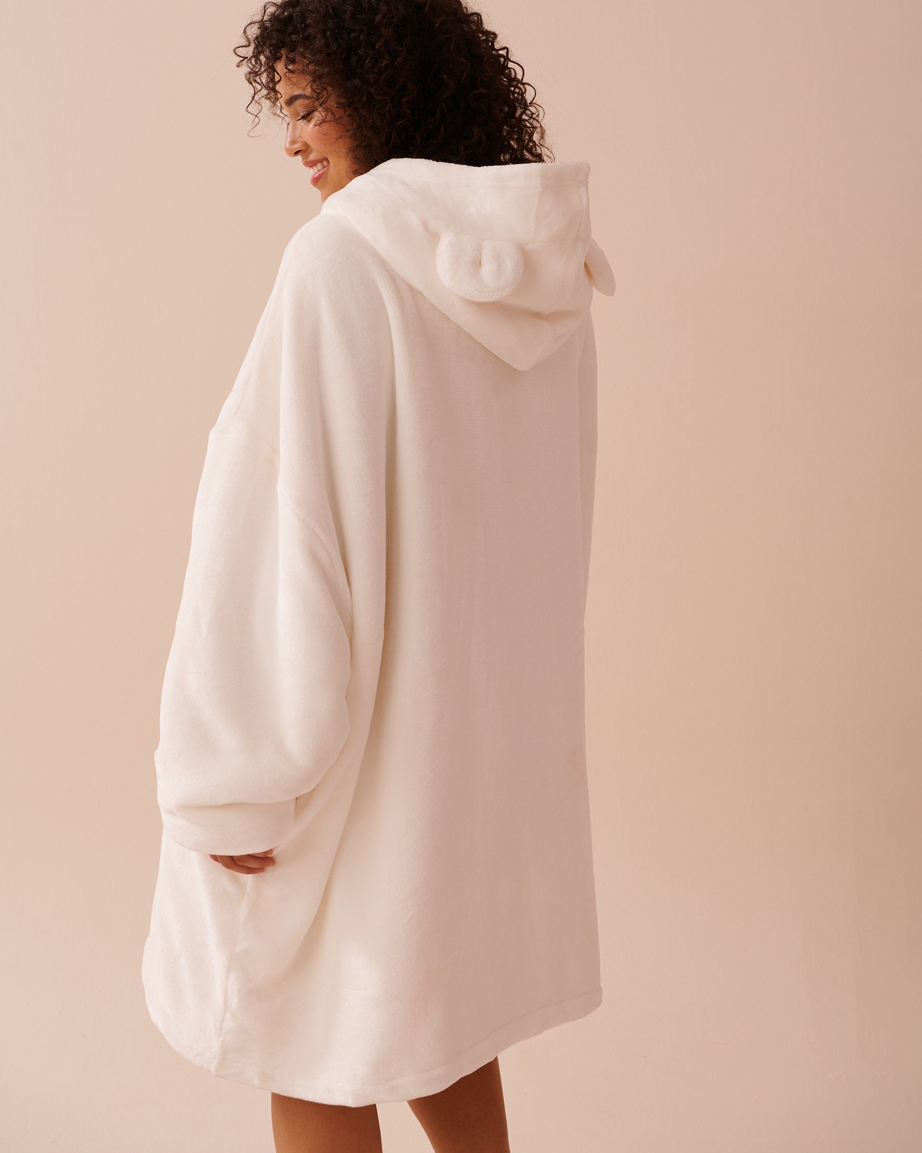 Polar Bear Soft Plush Oversized Hoodie_40700349_10011_02