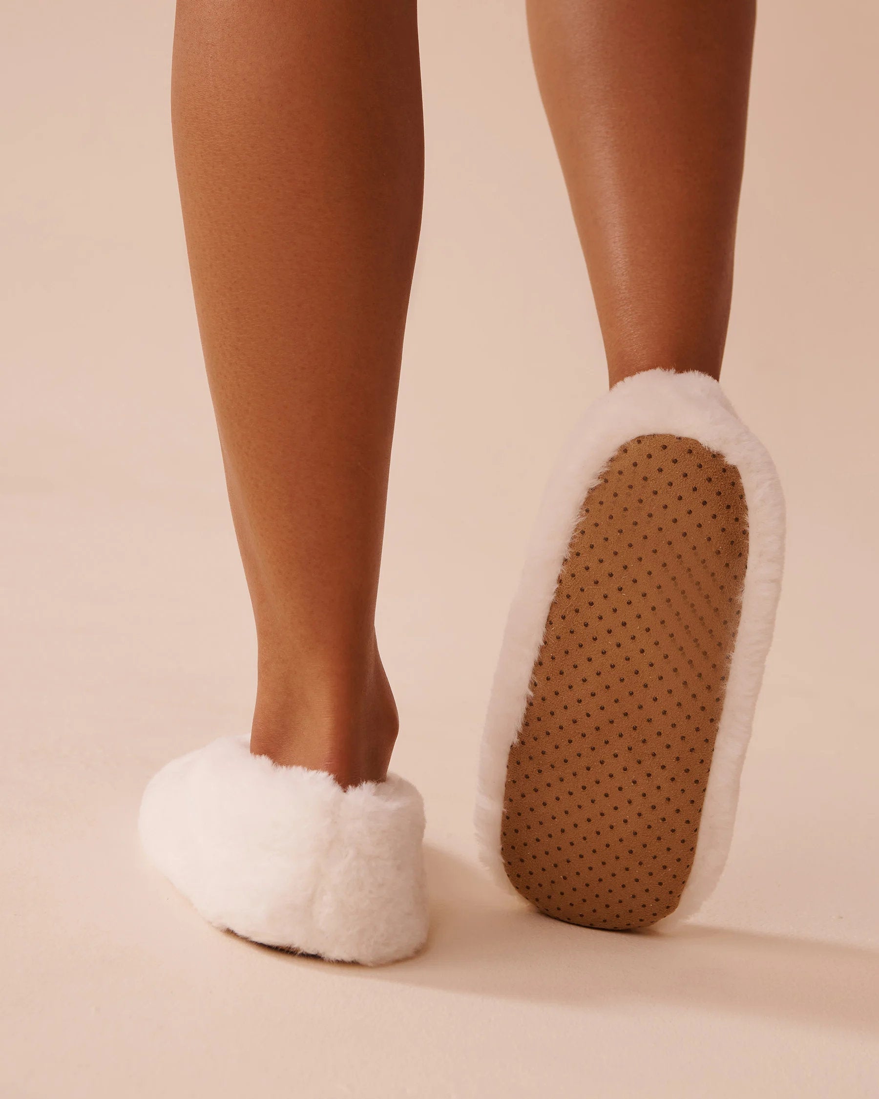 Faux Fur Slipper Socks_40700354_10011_03