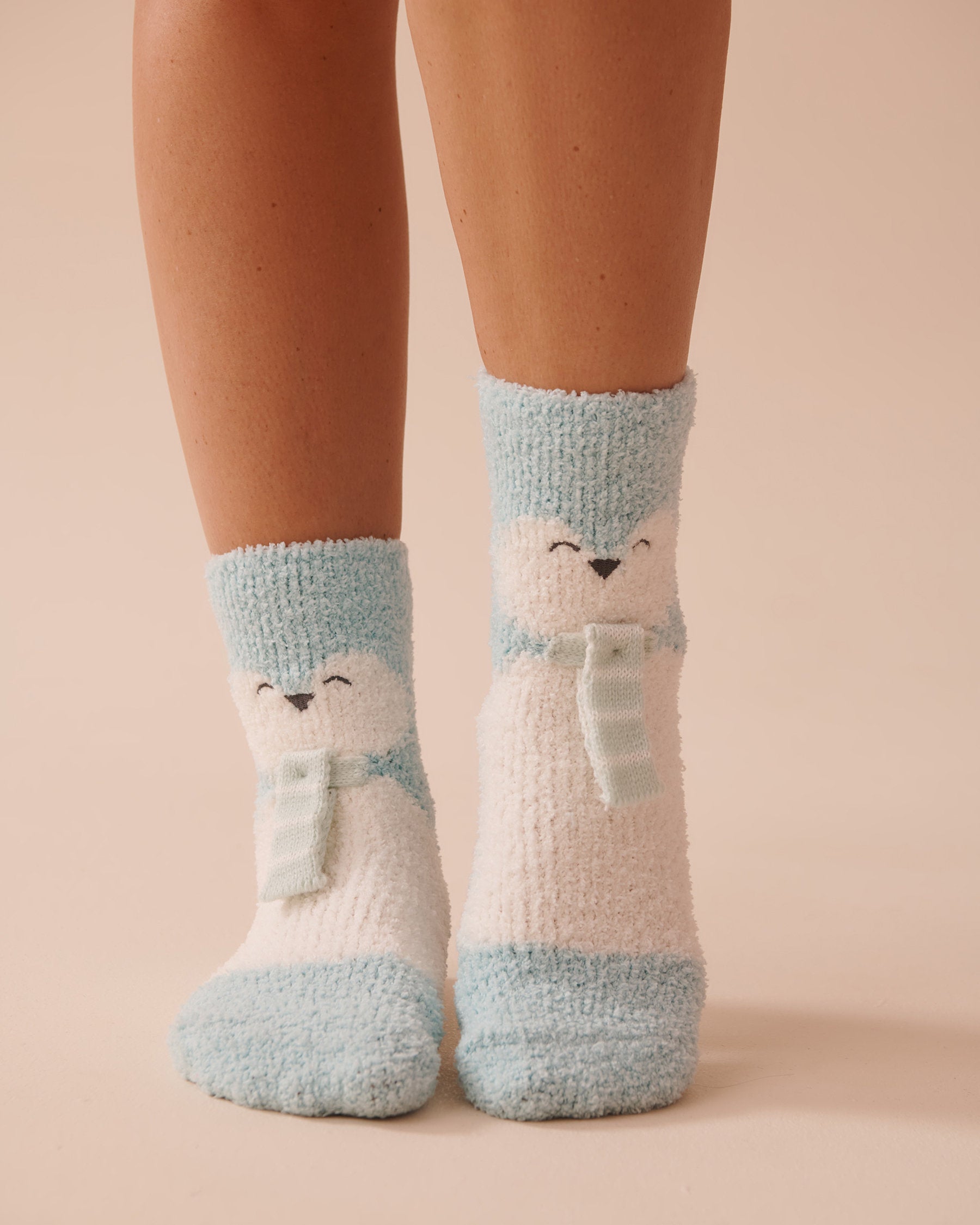 Penguin Soft Plush Socks_40700359_40145_01