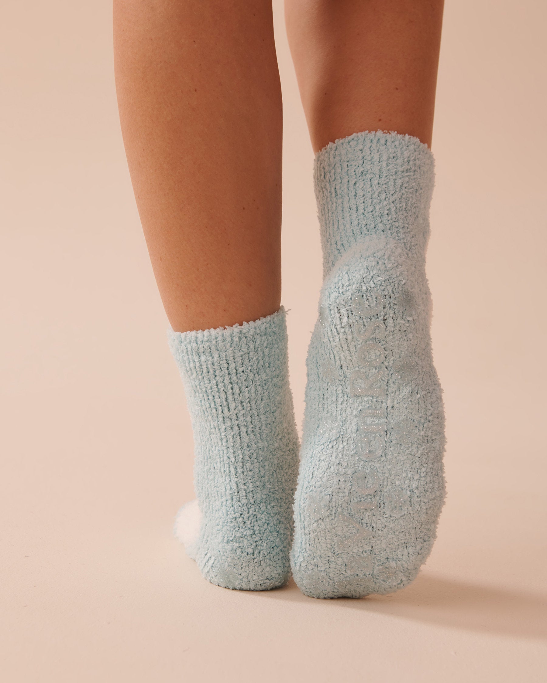 Penguin Soft Plush Socks_40700359_40145_02