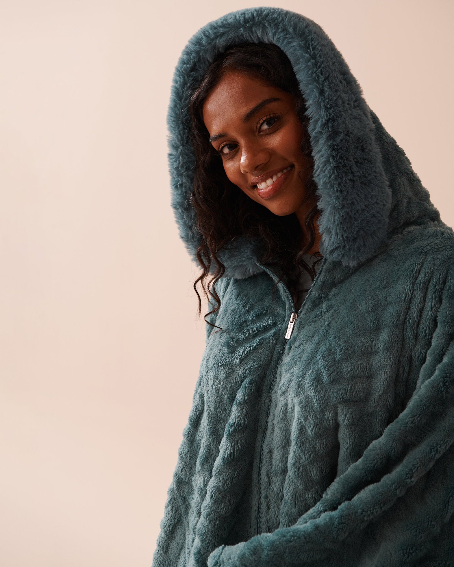 Cable Effect Soft Plush Hooded Cape_40700360_P40408_03