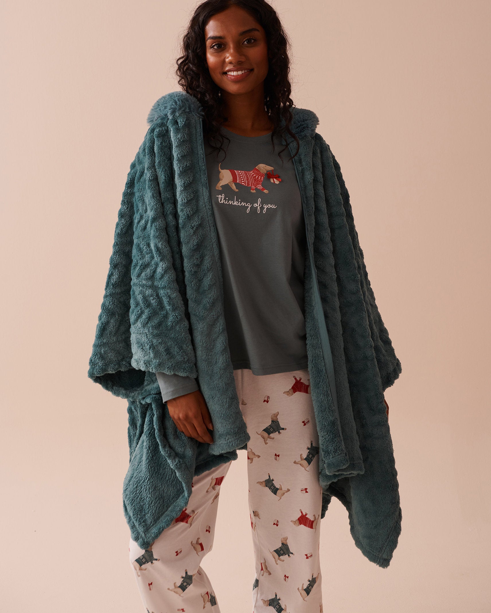 Cable Effect Soft Plush Hooded Cape_40700360_P40408_04