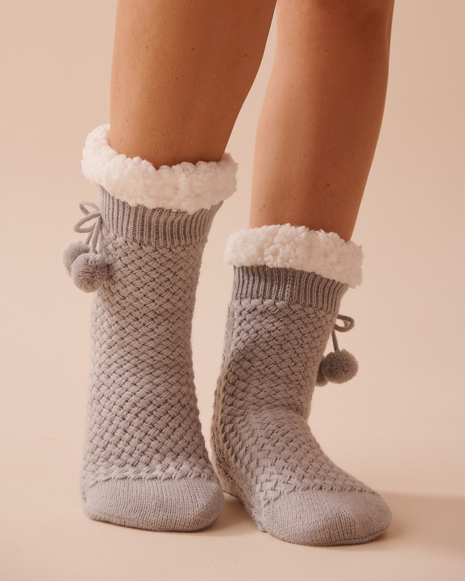 Pompom Knit and Sherpa Socks_40700365_00004_01