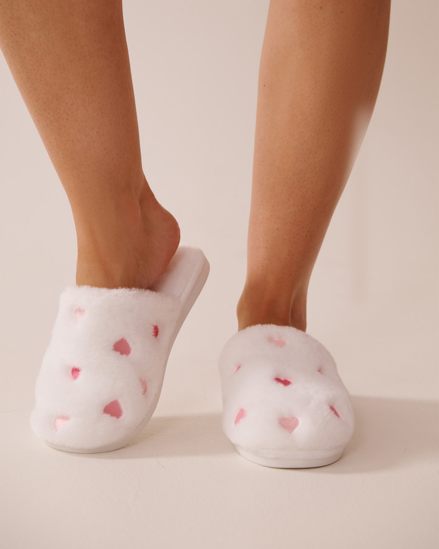 La Vie en Rose_Faux Wool Embroidered Slippers_40700372_10011_03