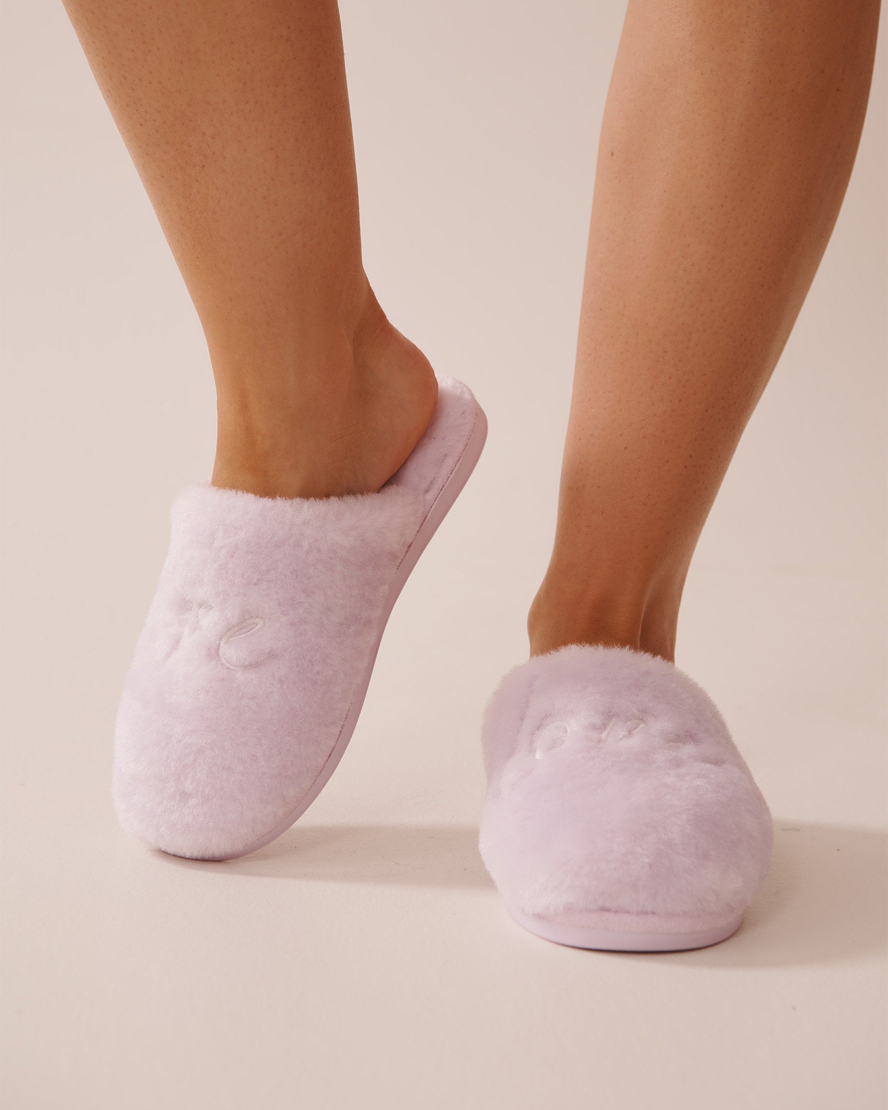 La Vie en Rose_Faux Wool Embroidered Slippers_40700372_50009_01