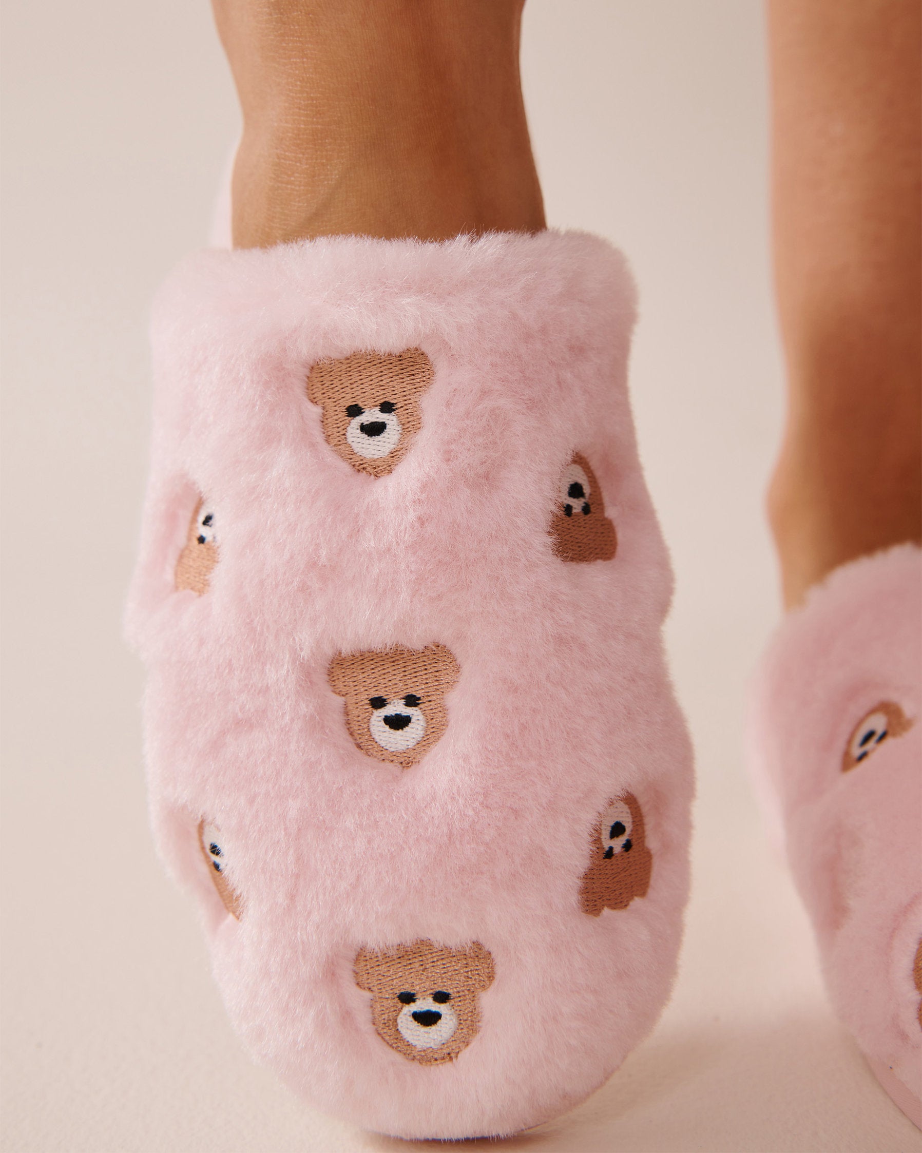 La Vie en Rose_Faux Wool Embroidered Slippers_40700372_60042_03