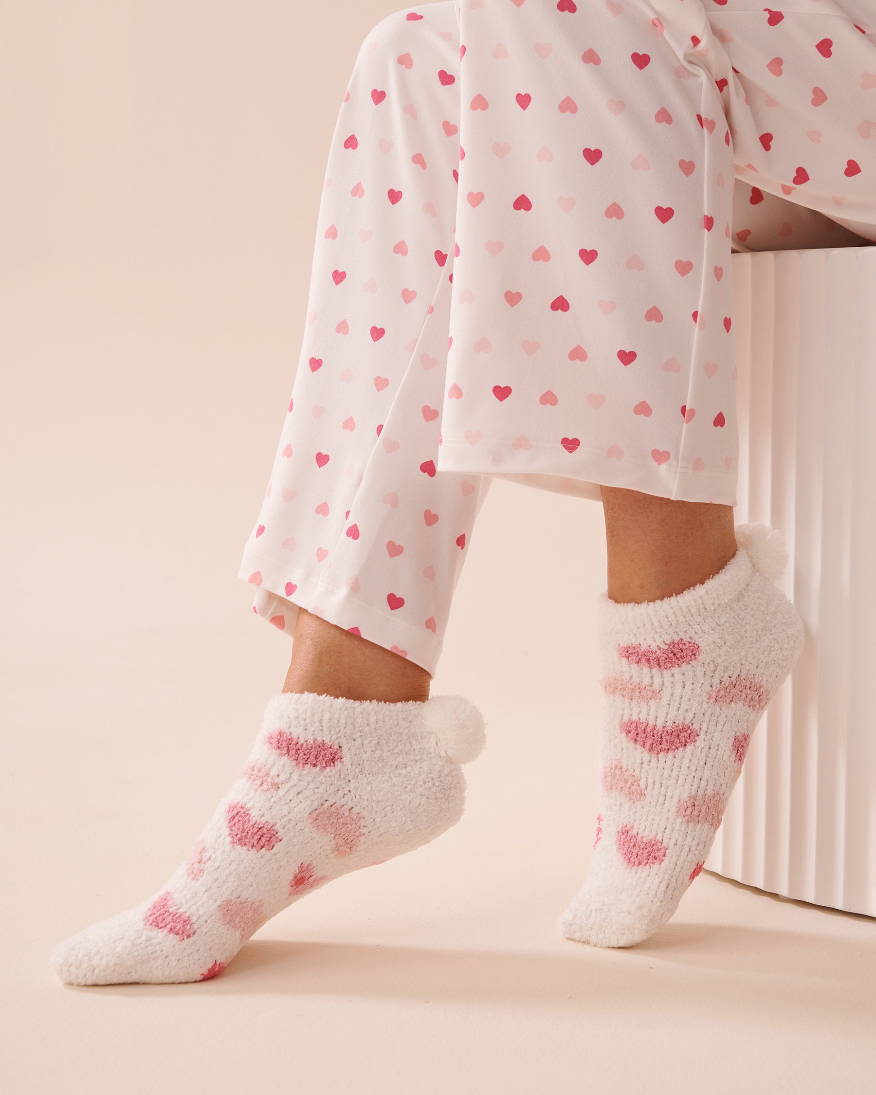 La Vie en Rose_Pompom Soft Plush Socks_40700374_P10464_01