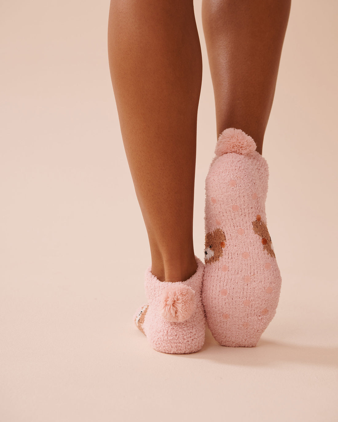 La Vie en Rose_Pompom Soft Plush Socks_40700374_P60343_02