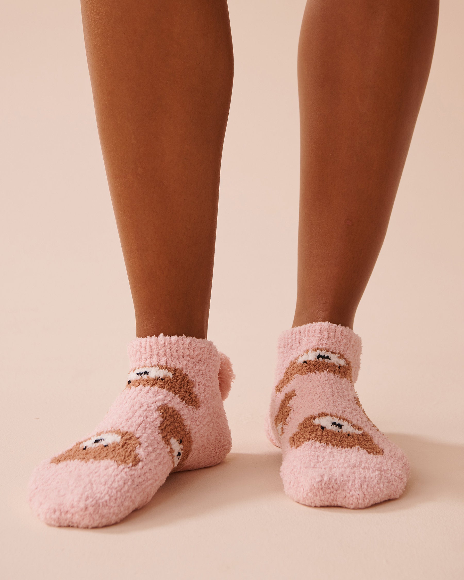 La Vie en Rose_Pompom Soft Plush Socks_40700374_P60343_03