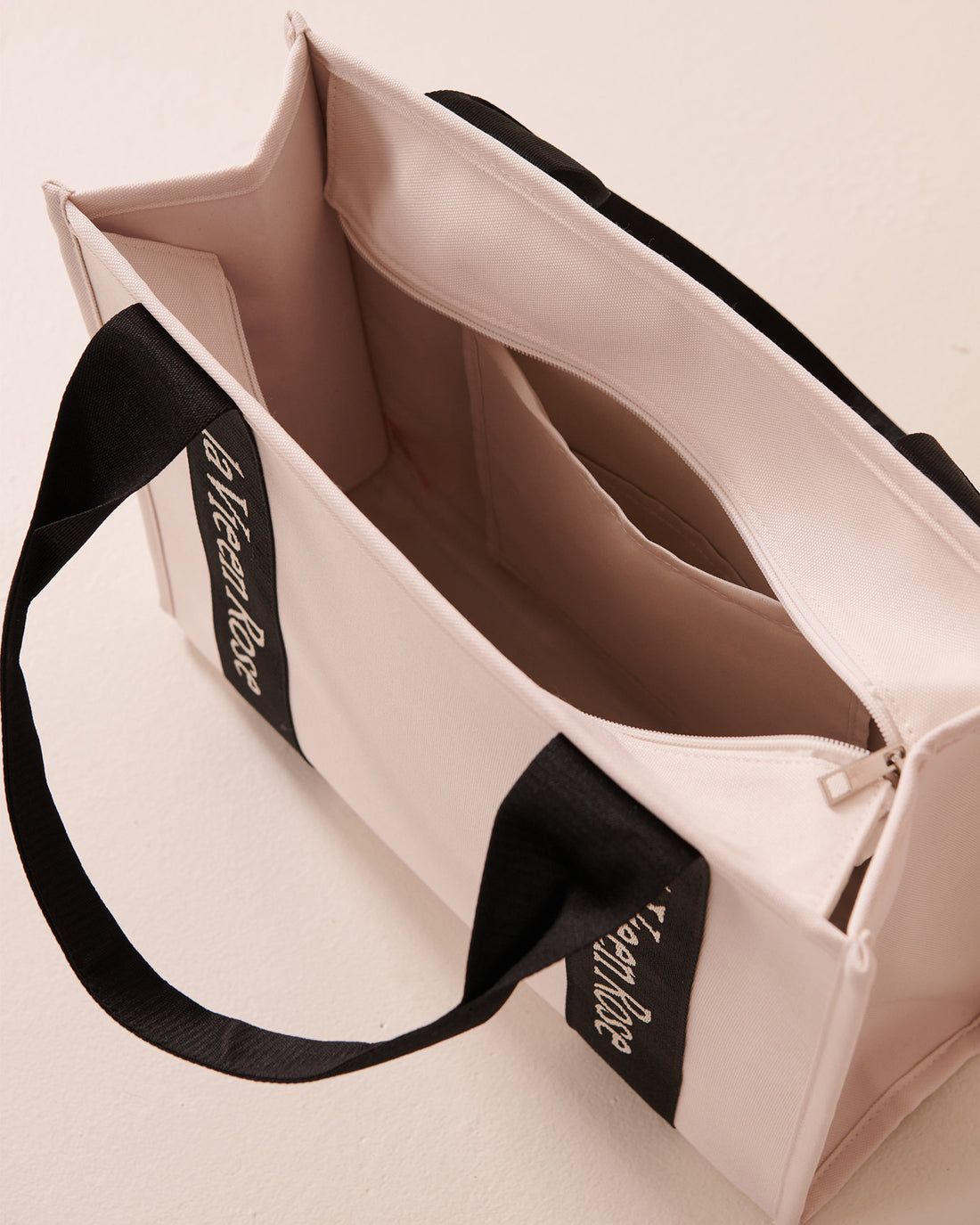 La Vie en Rose_Sturdy Canvas Tote Bag_40700376_00041_02