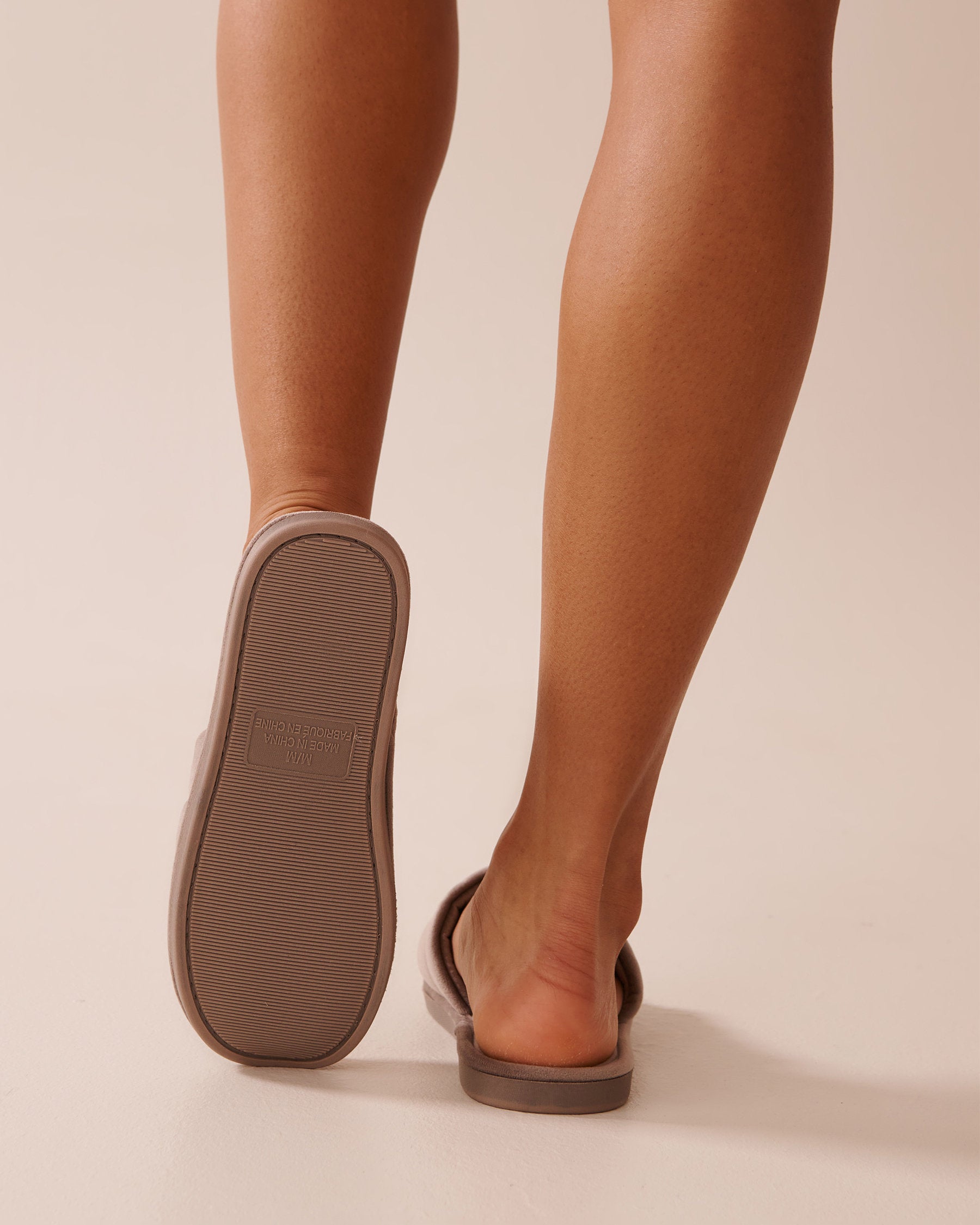 La Vie en Rose_Quilted Velvet Slippers_40700377_00011_03