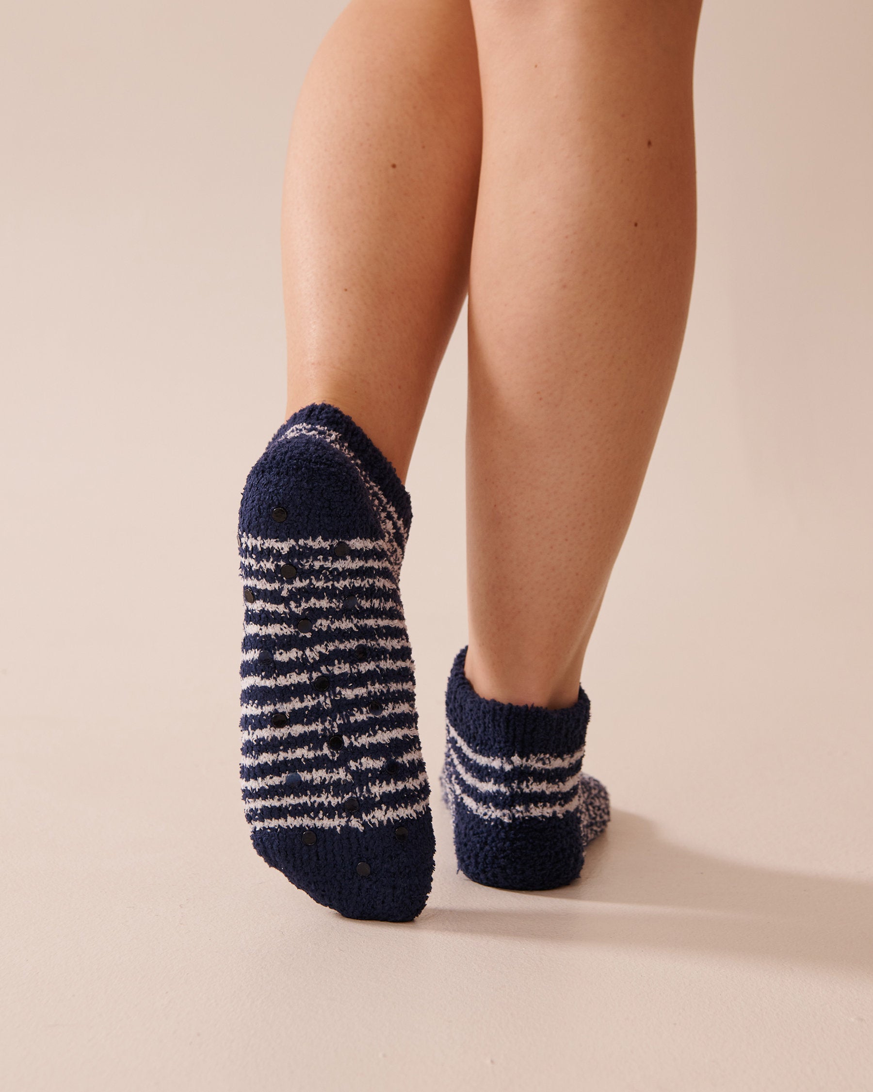 La Vie en Rose_Soft Plush Stripe Socks_40700381_P40427_02