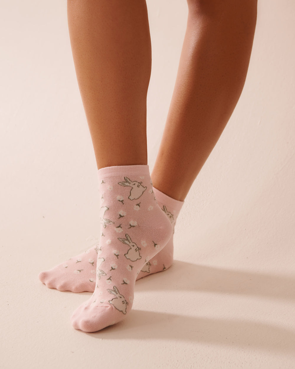 La Vie en Rose_Peachskin Rabbit_Finely Ribbed Striped Socks_40700396_P60363_03