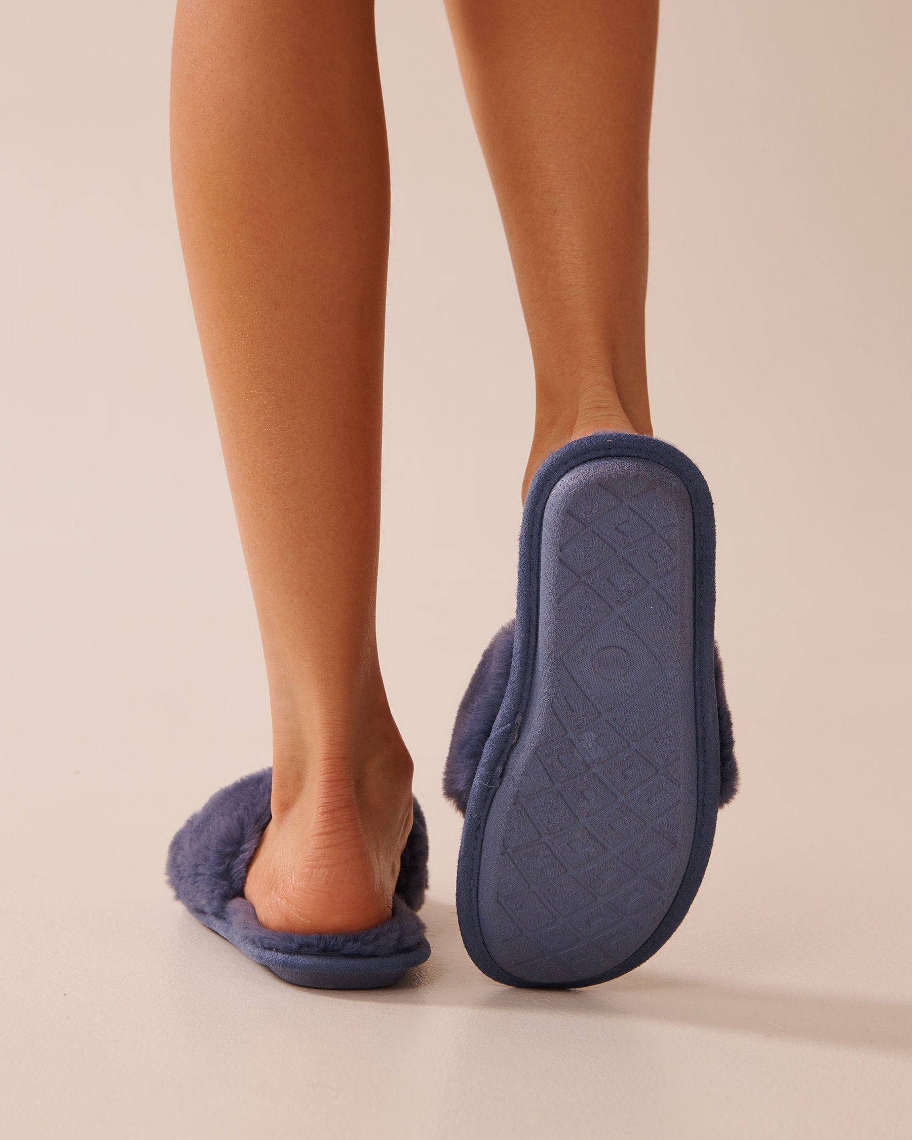 La Vie en Rose_Faux Fur Flip-flop Slippers_40700397_40038_02