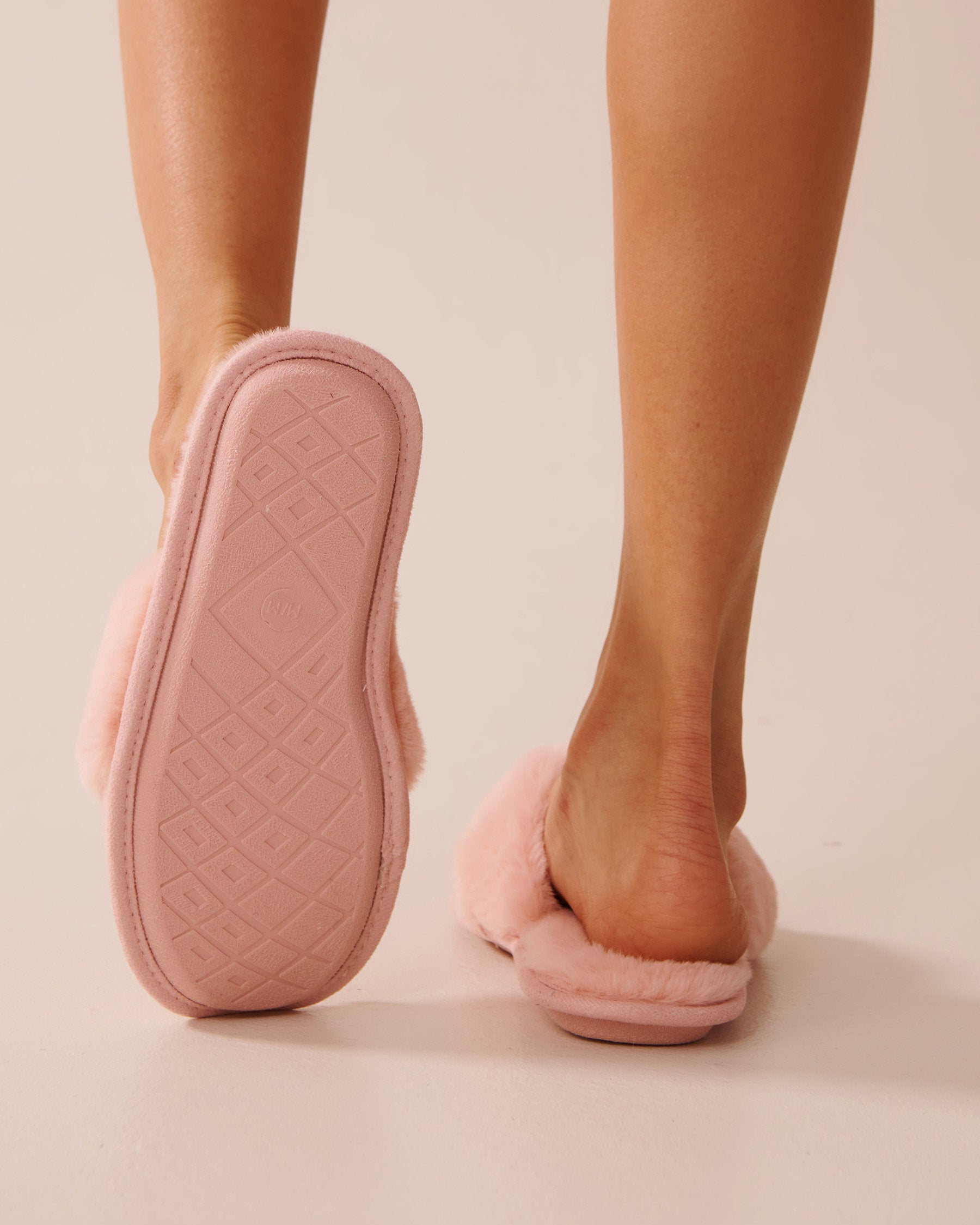 La Vie en Rose_Faux Fur Flip-flop Slippers_40700397_60059_02