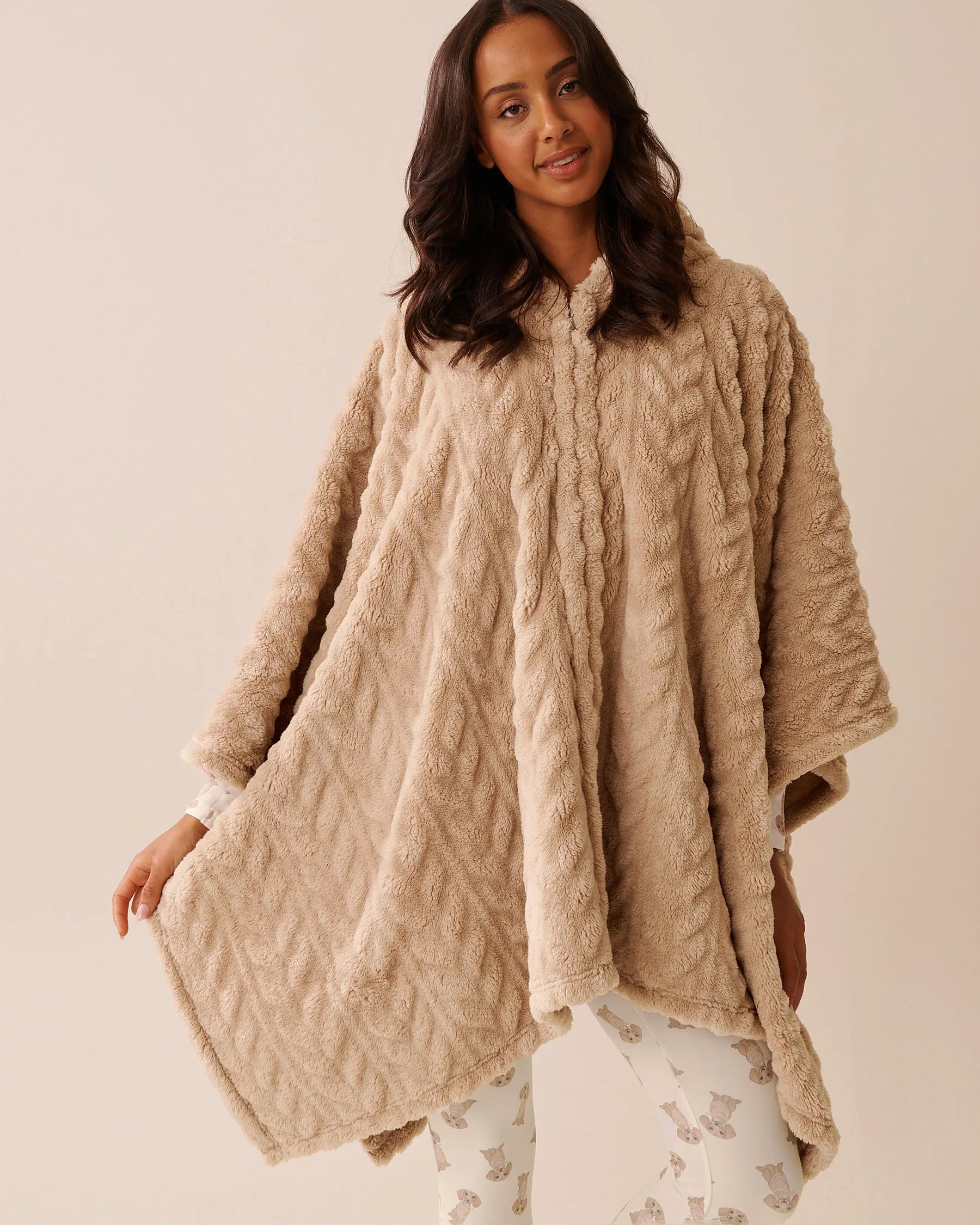 La Vie en Rose_Goat Cable_Cable Effect Soft Plush Hooded Cape_40700414_P20074_01