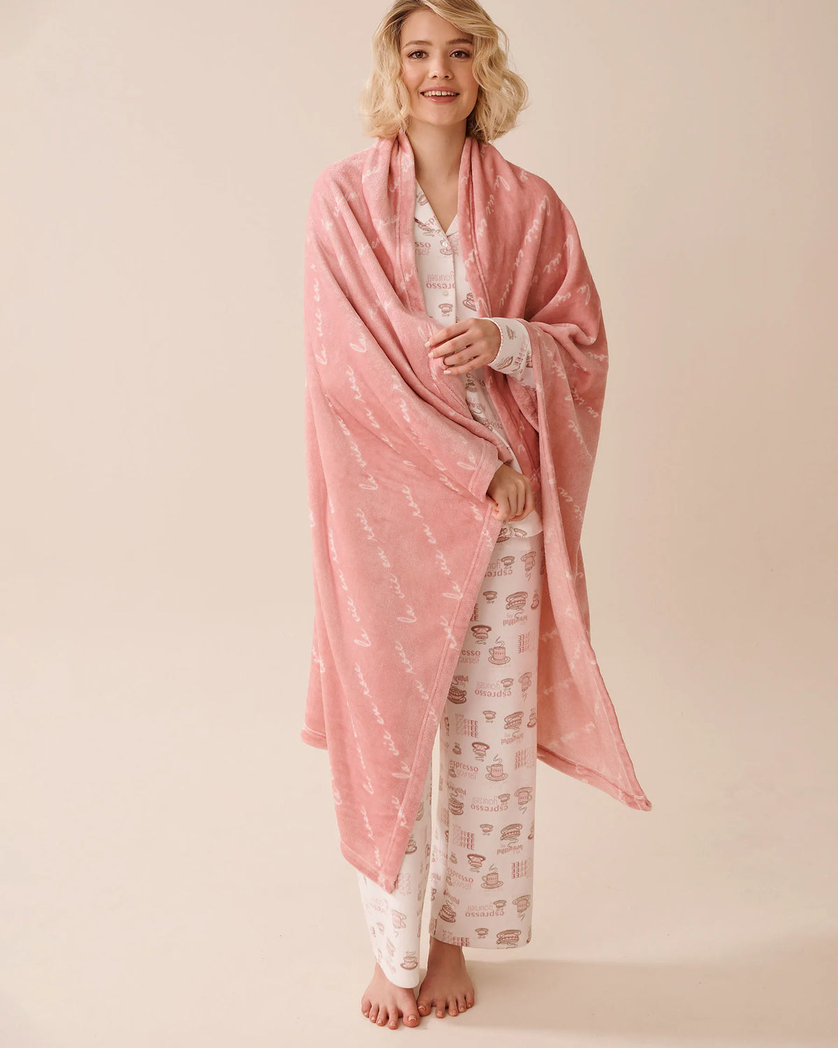 La Vie en Rose_Zephyr La Vie En Rose_La Vie En Rose Soft Plush Blanket_40700415_P60406_01