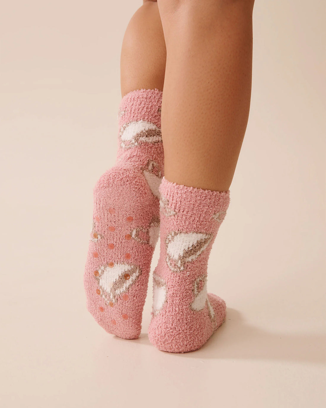 La Vie en Rose_Zephyr Coffee_Plush Raccoon Socks_40700417_P60400_02