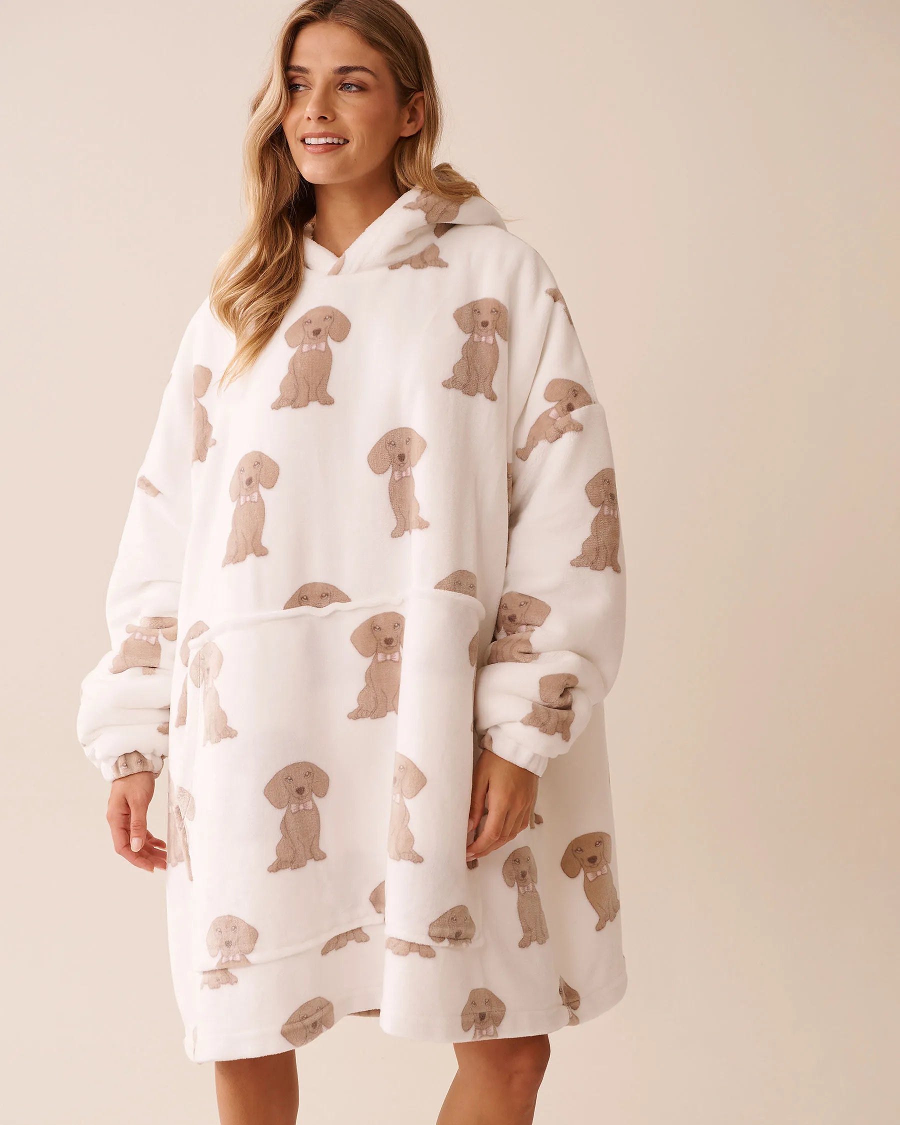 La Vie en Rose_Snow White Dachshund W Bow_Dachshund Soft Plush Oversized Hoodie_40700418_P10528_01
