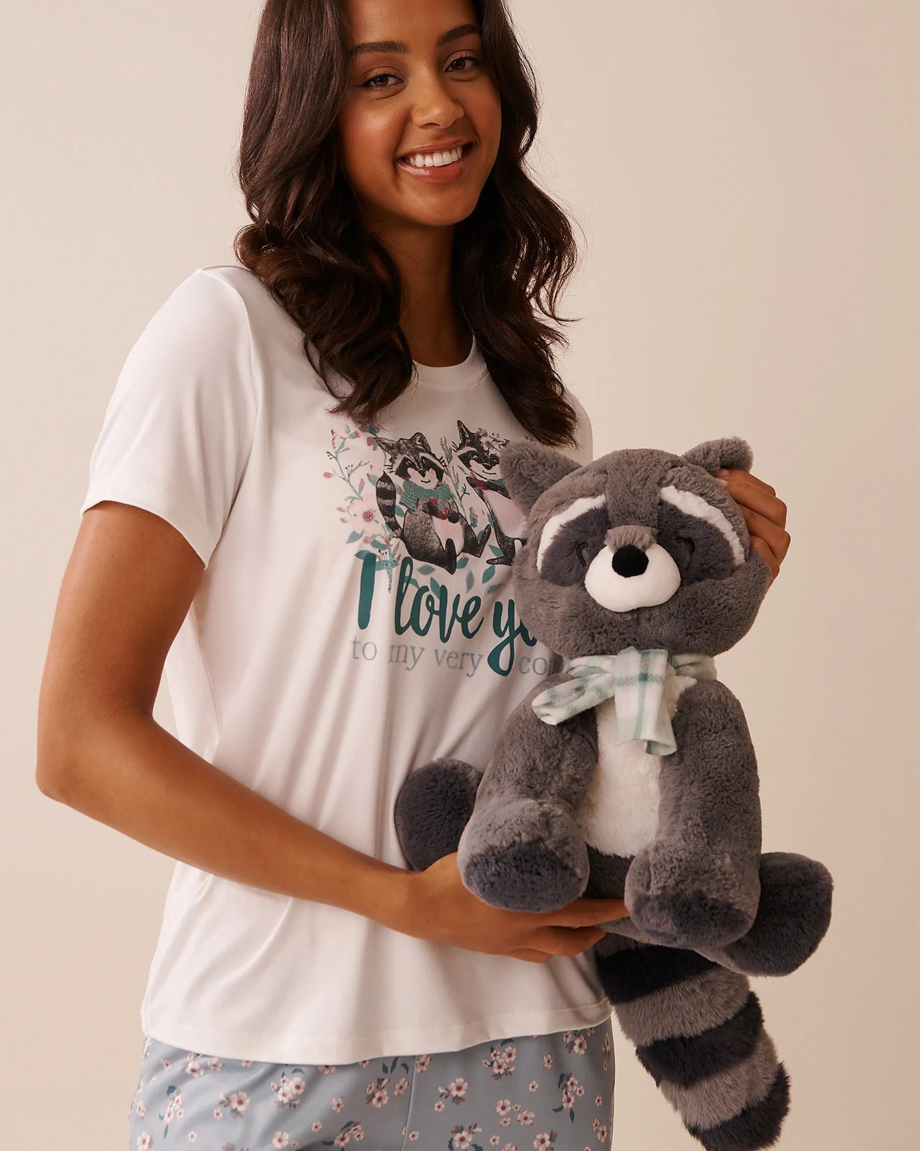 La Vie en Rose_Smoke Pearl_Stuffed Raccoon_40700421_00006_03