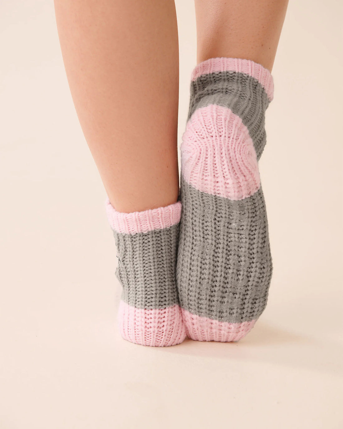 La Vie en Rose_Quiet Gray_Embroidered Gingerbread Socks_40700423_00055_02