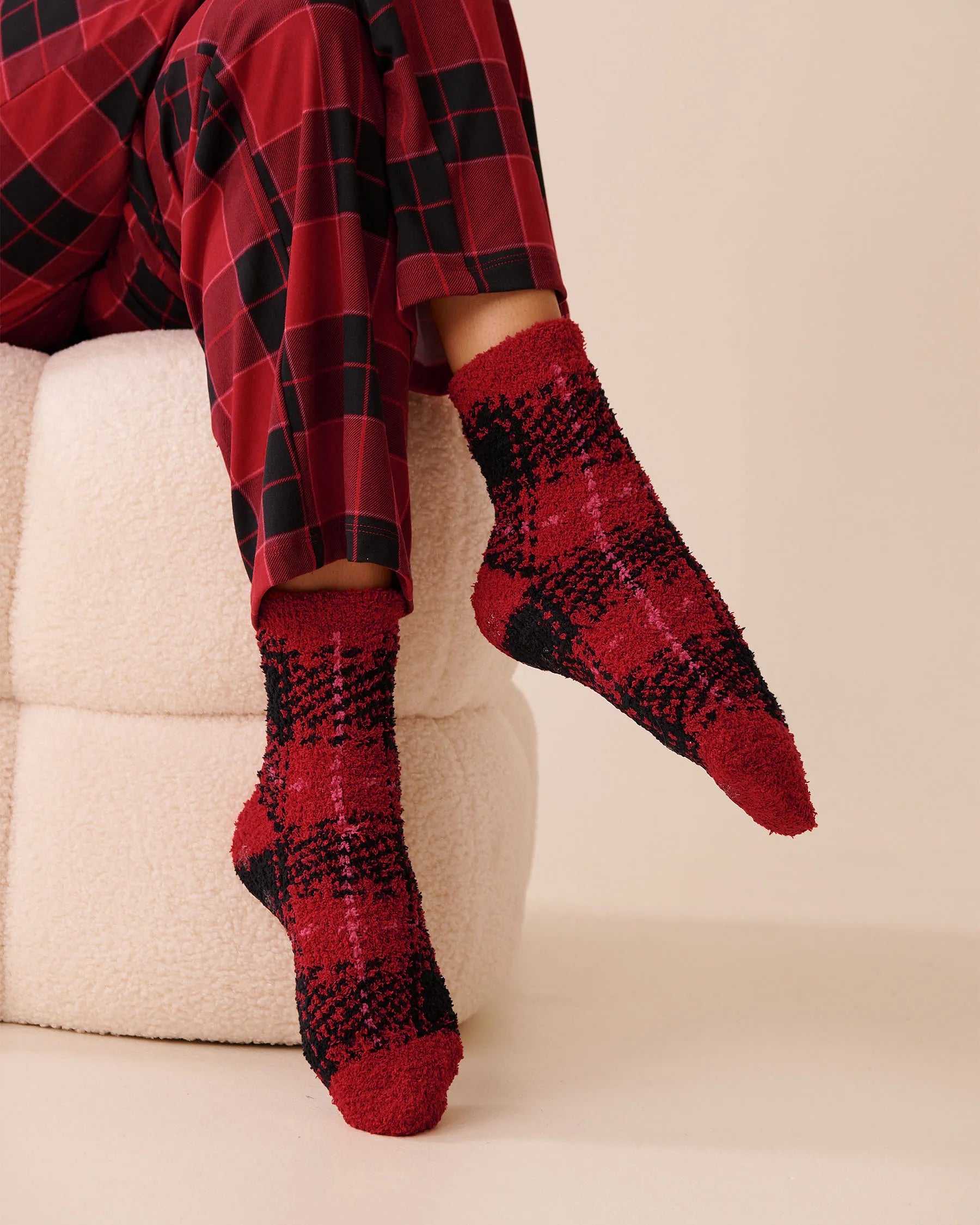 La Vie en Rose_Savvy Red Buffalo Plaid_Plush Buffalo Plaid Socks_40700425_P60428_01