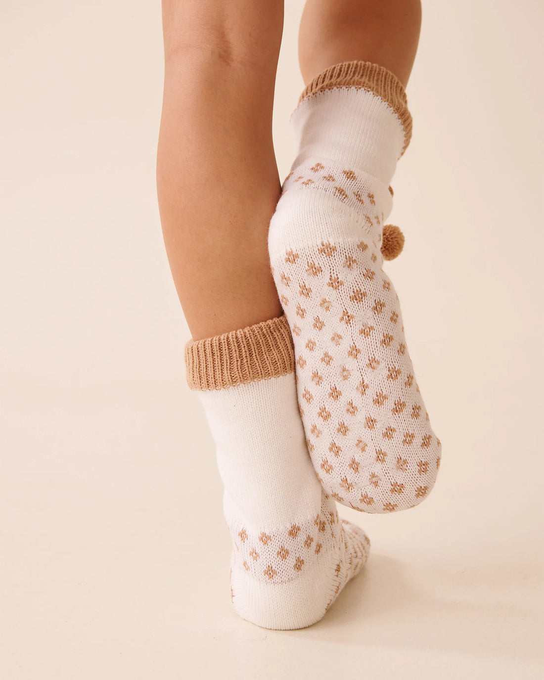 La Vie en Rose_Brush Dot_Long Knit and Sherpa Deer Socks_40700426_P10567_02