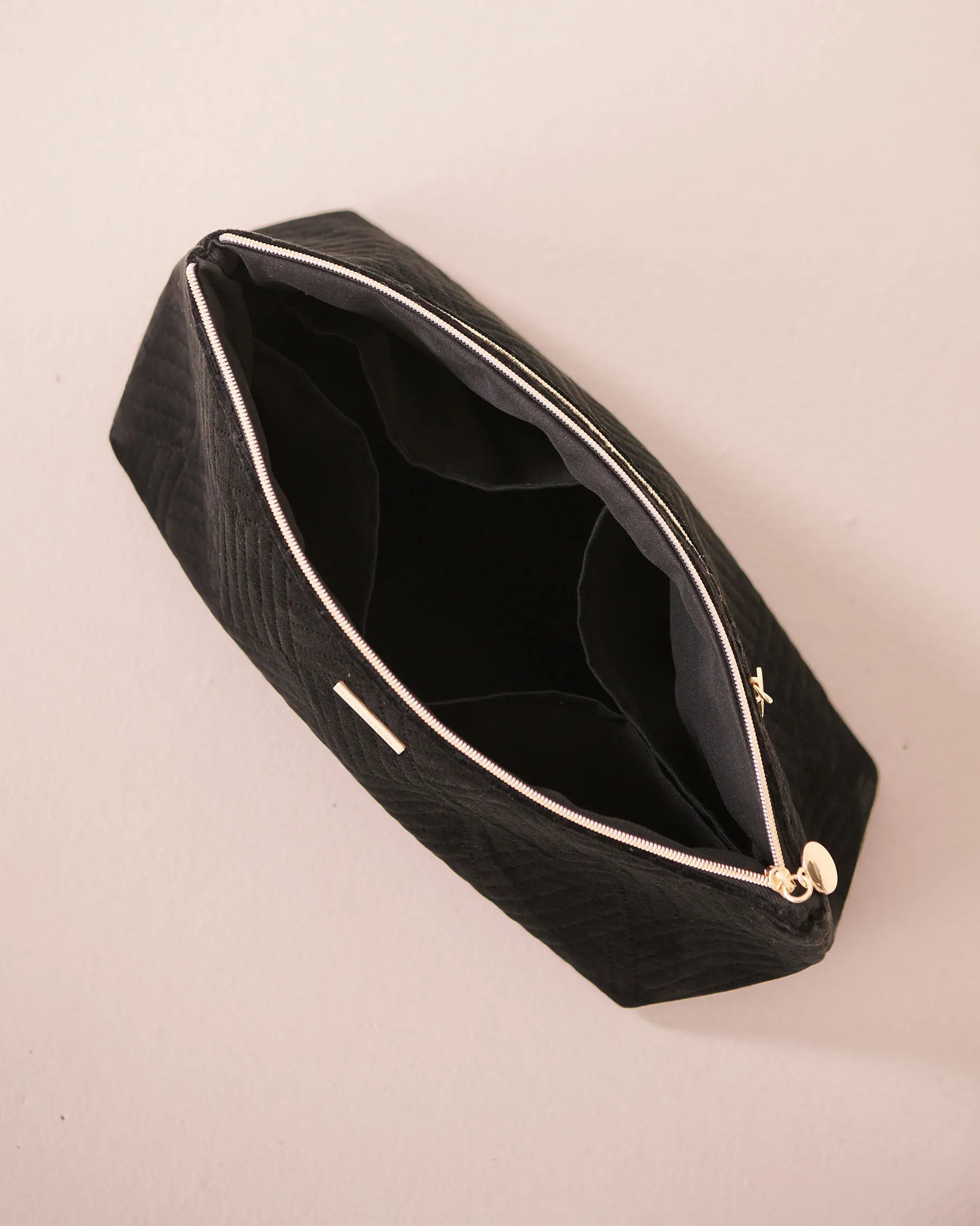 La Vie en Rose_Black Beauty_2-In-1 Velvet Cosmetic Bag, Accessories_40700428_00001_03