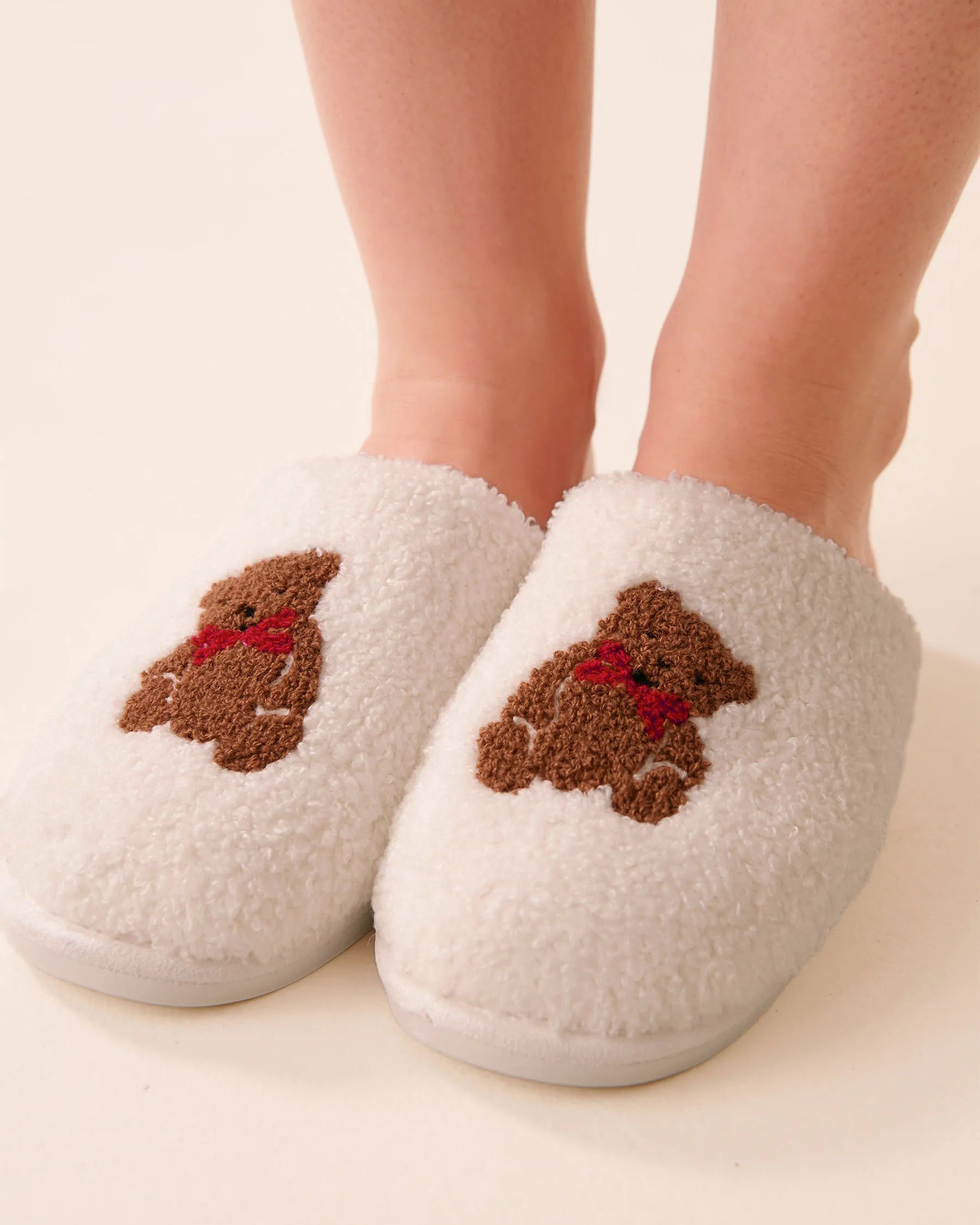La Vie en Rose_Snow White_Teddy Bear Embroidered Curly Fur Slippers_40700437_10011_04