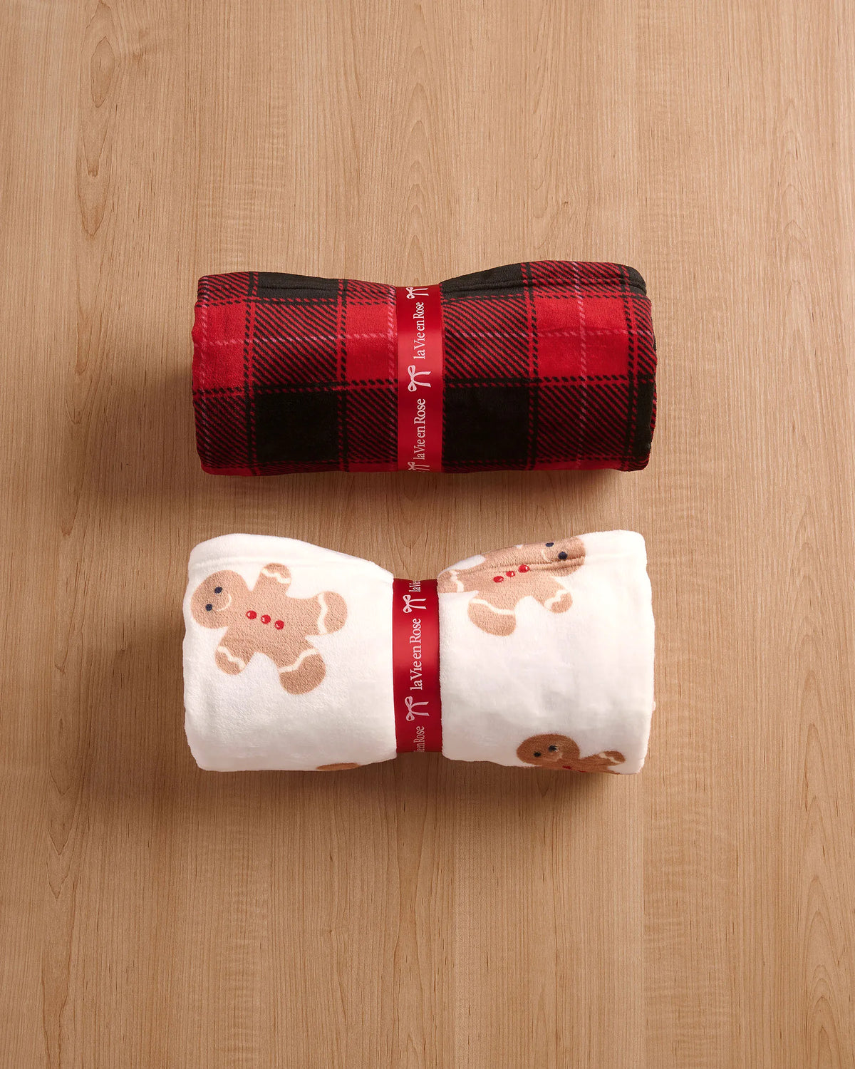 La Vie en Rose_Snow White Gingerbread_Buffalo Plaid Soft Plush Blanket_40700441_P10568_04