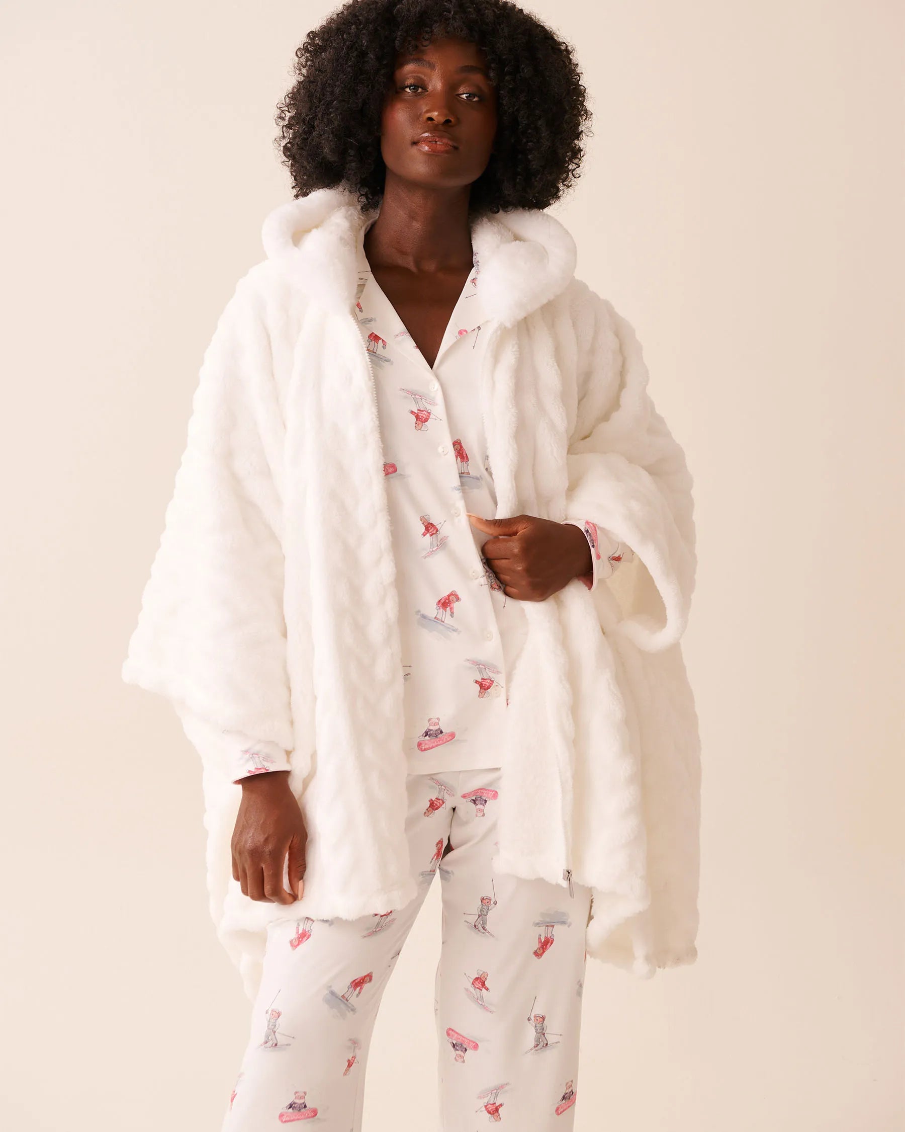 La Vie en Rose_Snow White_Cable Effect Soft Plush Hooded Cape_40700442_10011_05