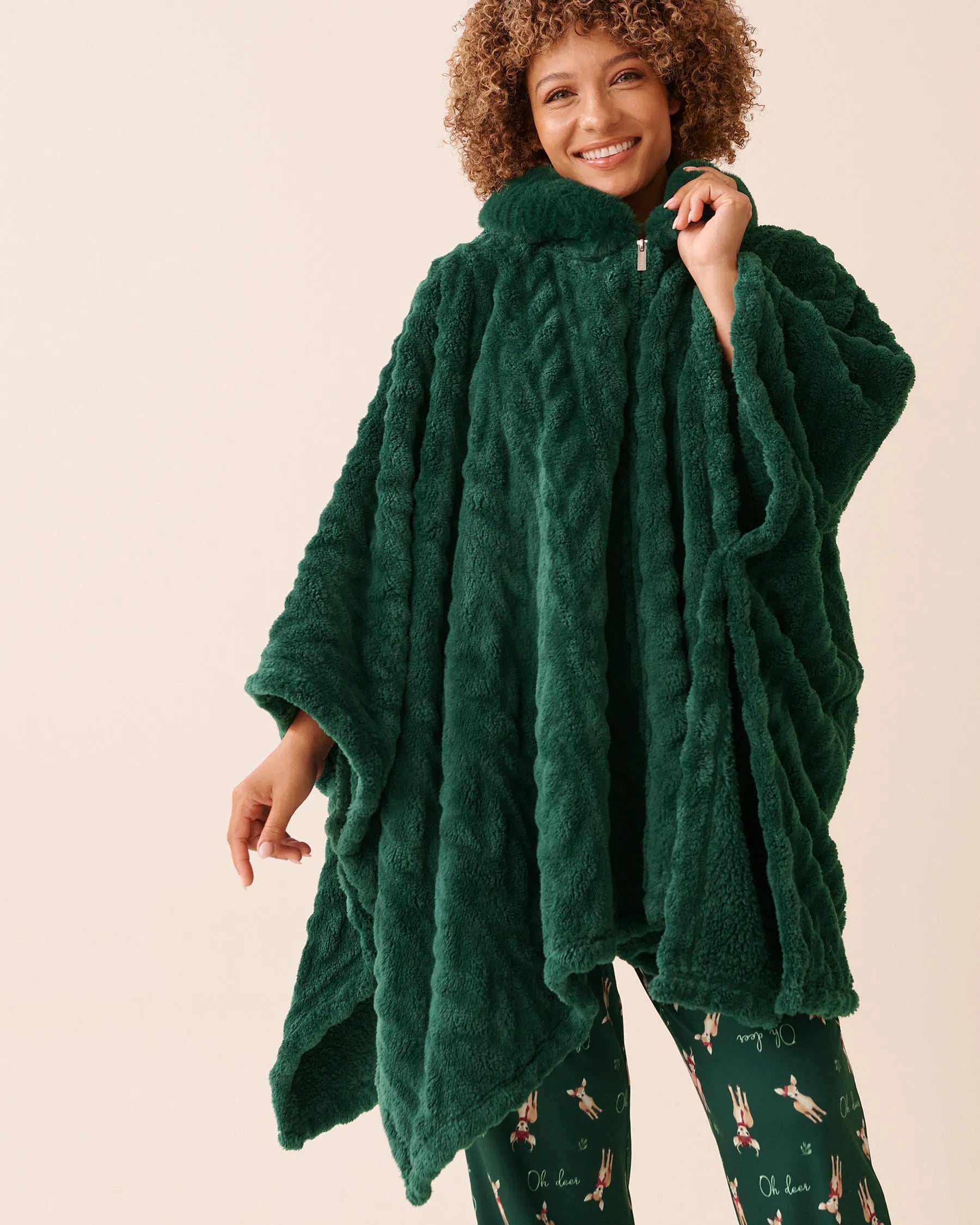 La Vie en Rose_Botanical Garden Cable_Cable Effect Soft Plush Hooded Cape_40700442_P30130_01