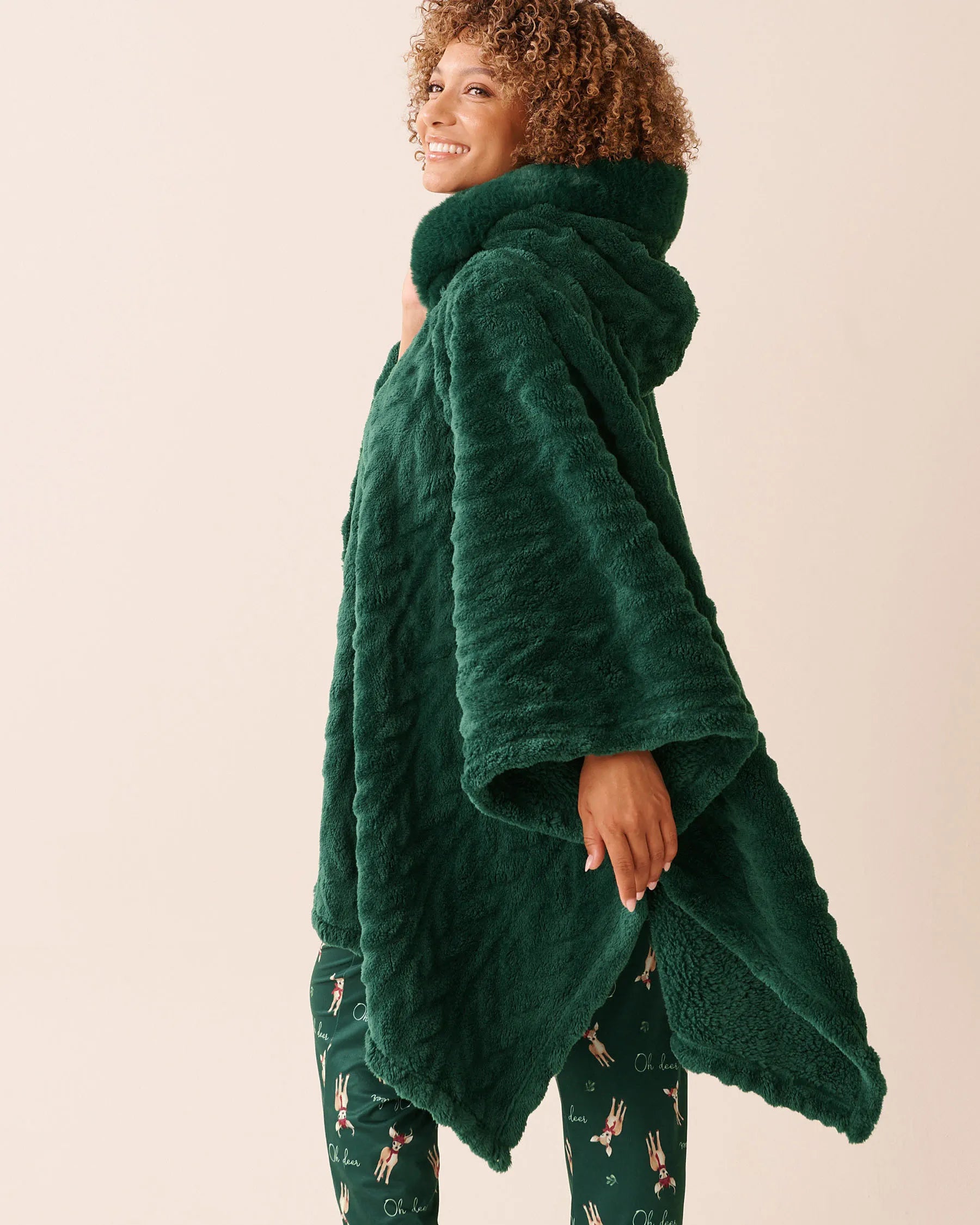 La Vie en Rose_Botanical Garden Cable_Cable Effect Soft Plush Hooded Cape_40700442_P30130_02