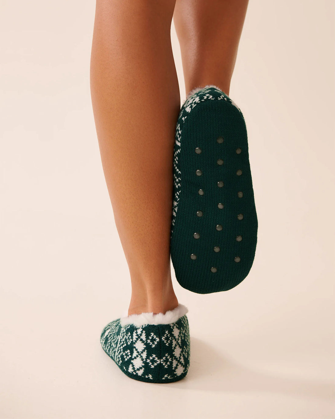 La Vie en Rose_Botanical & Snow White Nordic_Cable Knit and Faux Fur Slipper Socks_40700445_P30137_02