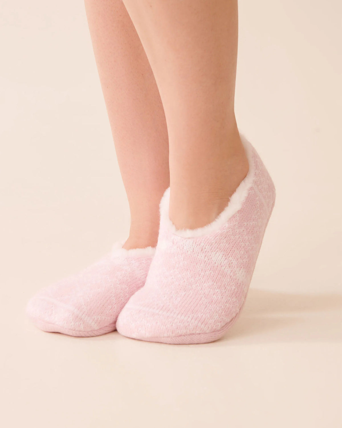 La Vie en Rose_Cherry Blossom&Snow White Nord_Cable Knit and Faux Fur Slipper Socks_40700445_P60433_01