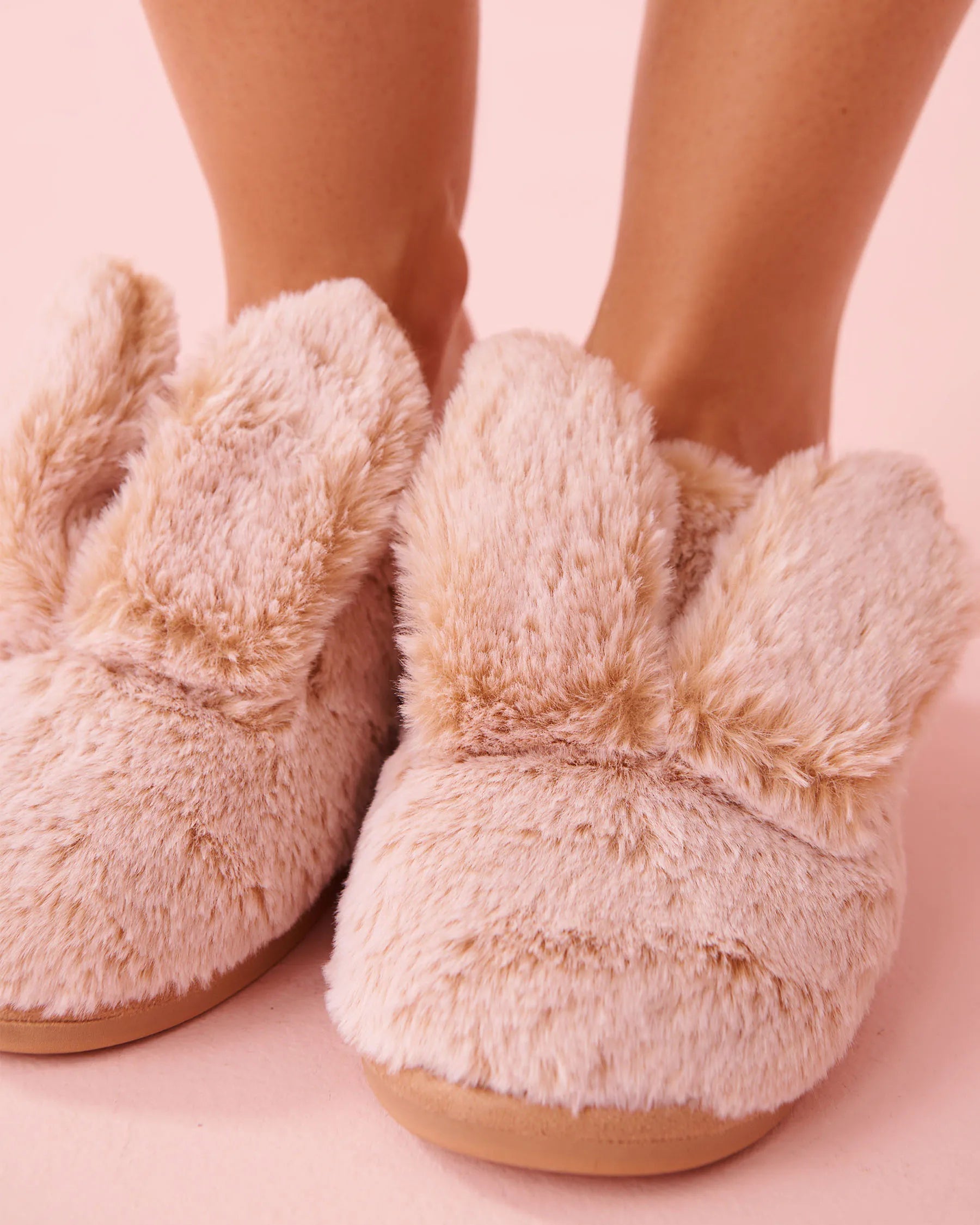 La Vie en Rose Brush Women Bunny Soft Plush Slippers SKU: 40700453_20112 Image 03