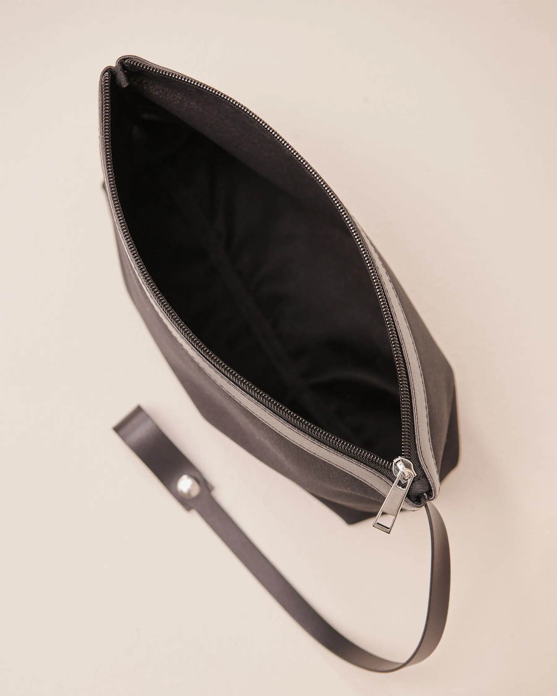 La Vie en Rose Black Beauty Women Faux Leather Tote Bag SKU: 40700467_00001 Image 05