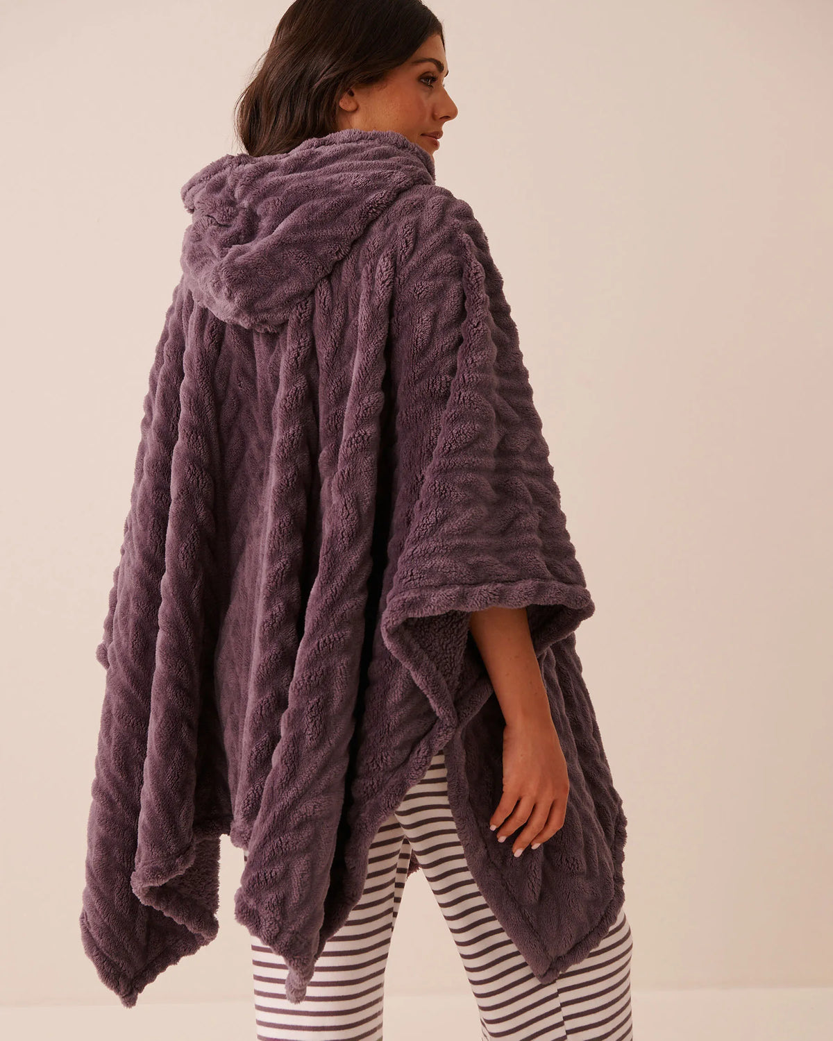 La Vie en Rose Black Plum Cable Women Leopard Soft Plush Hooded Cape SKU: 40700503_P50114 Image 03