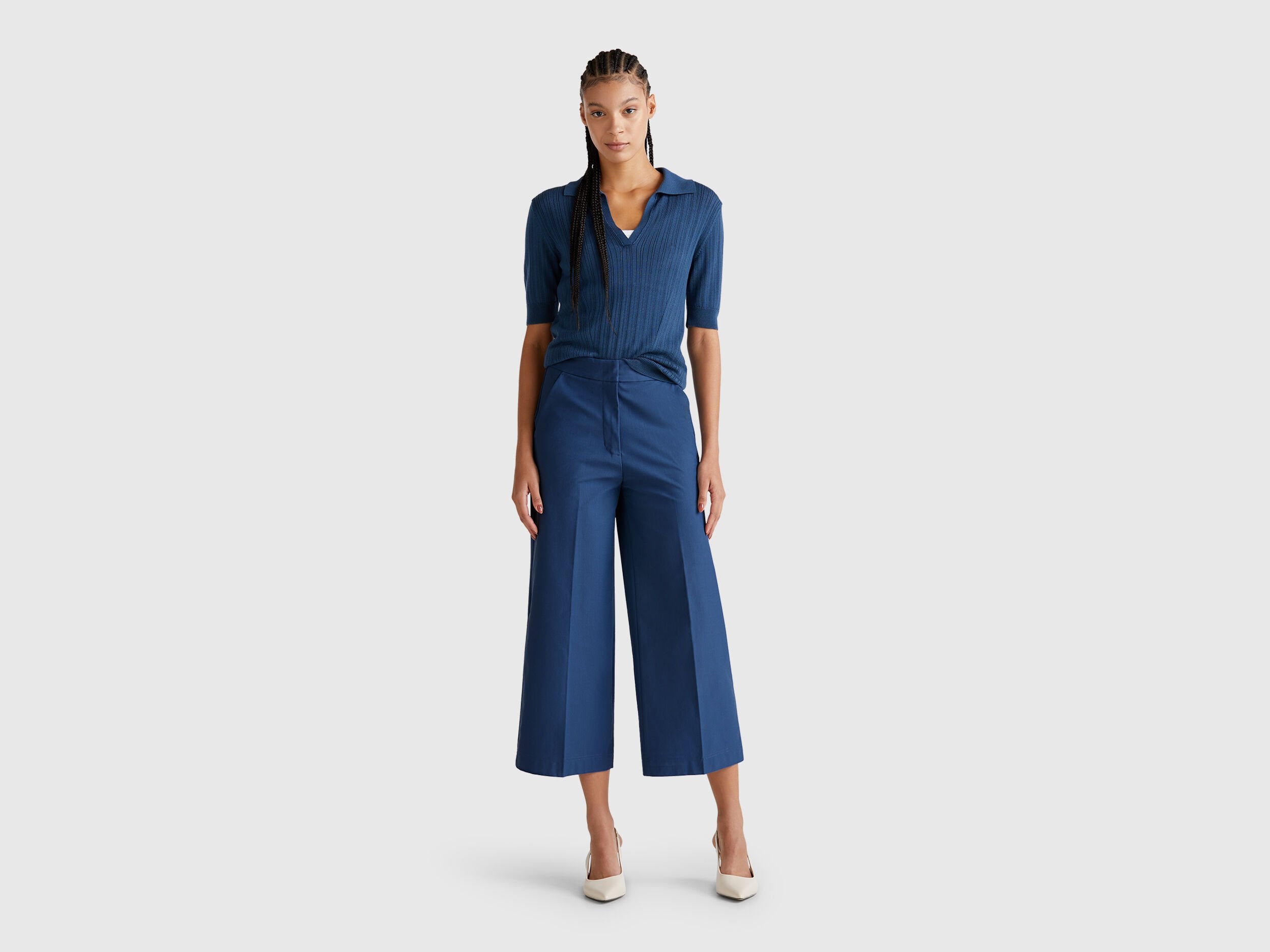 Benetton_Cropped High-Waisted Trousers_42A8DF08R_217_01