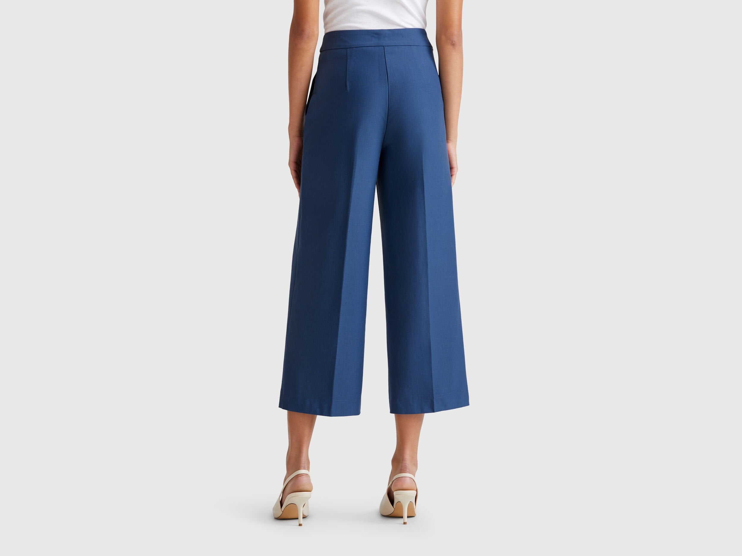 Benetton_Cropped High-Waisted Trousers_42A8DF08R_217_03
