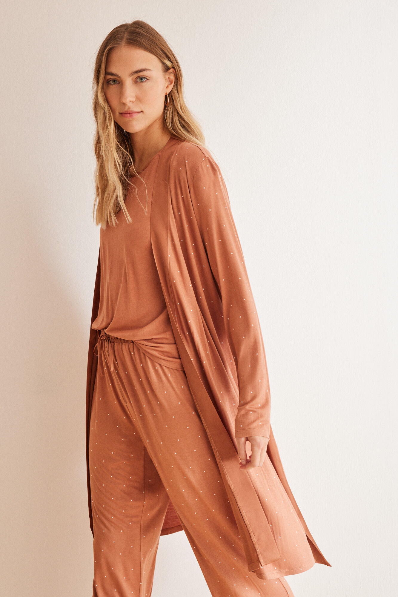 Knee-Length Robe_4357437_31_01