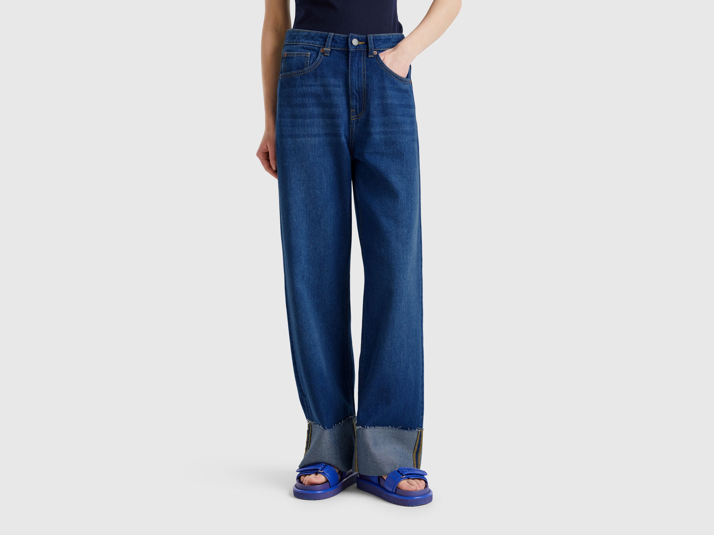 Benetton_Wide Fit Jeans with Cuff_43C8DE02D_901_02