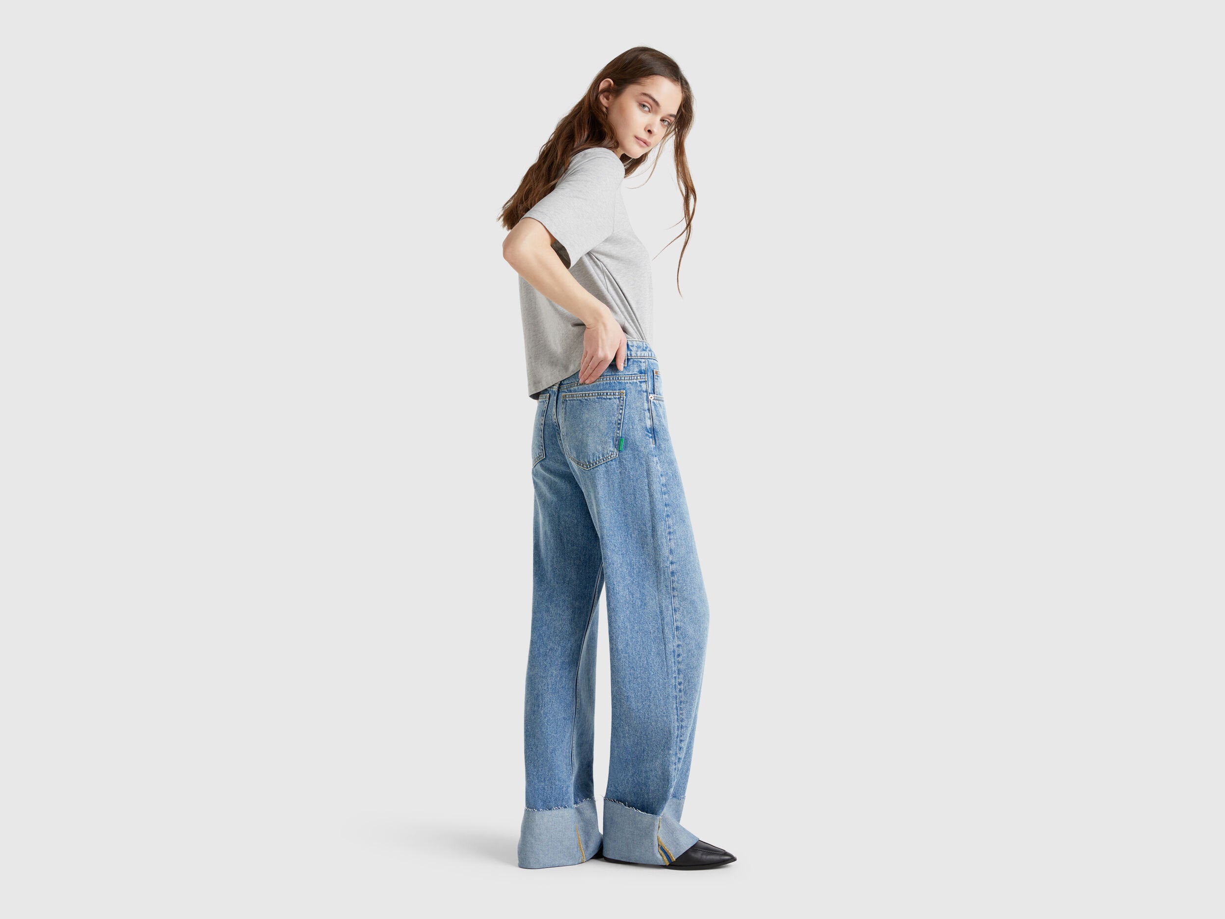 Benetton_Wide Fit Jeans with Cuff_43C8DE02D_903_01
