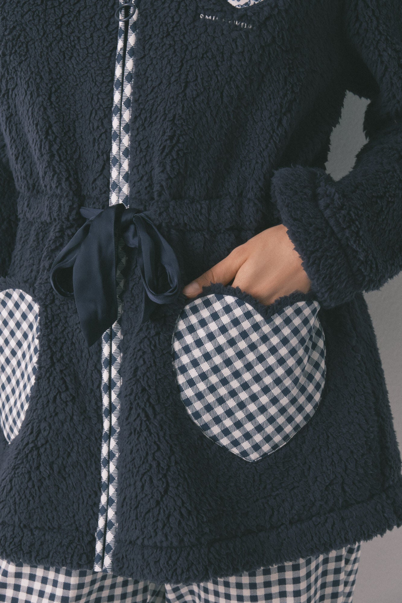 Women Secret_Navy_Blue Smiley Faux Shearling Midi Robe_4412198_10_05