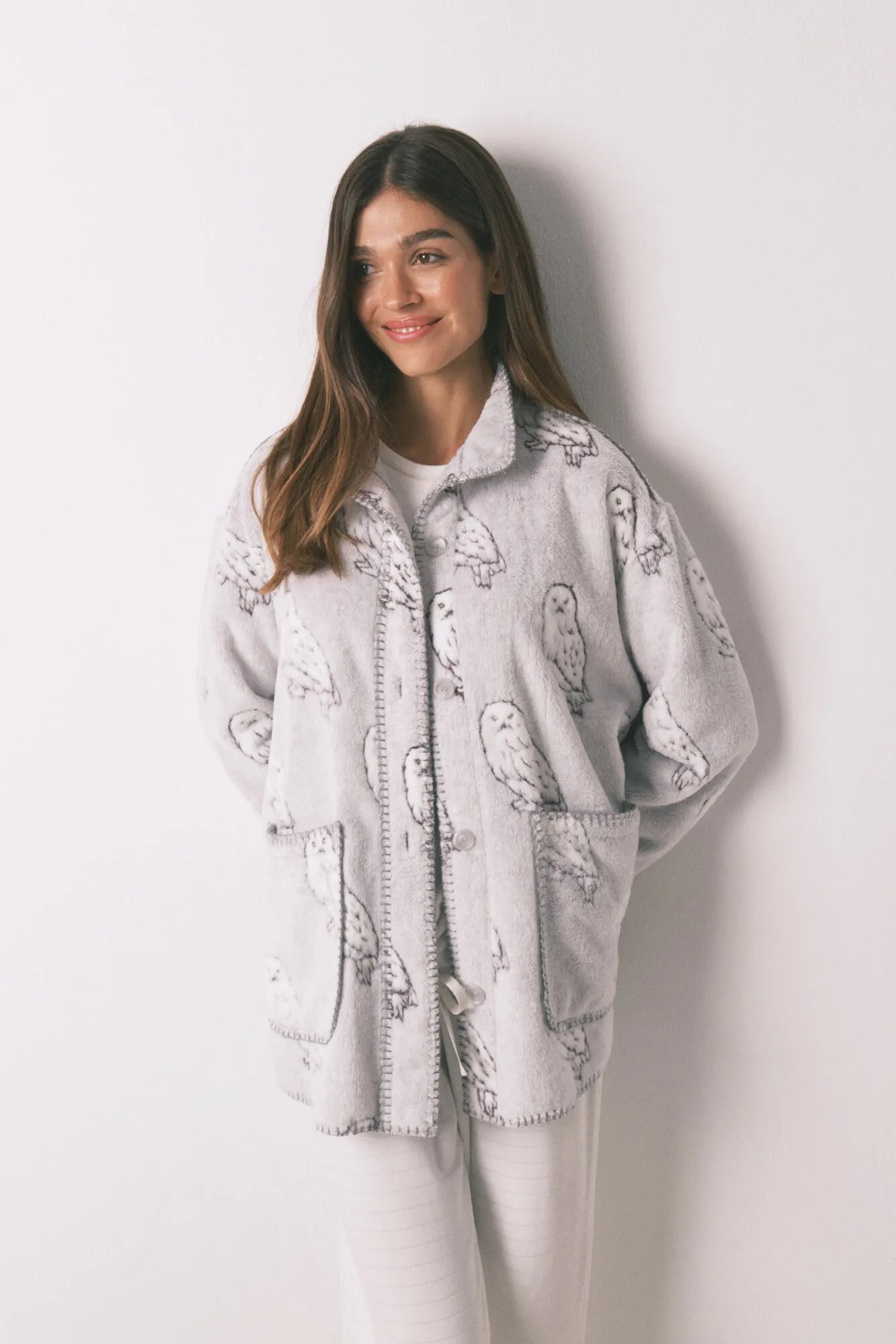 Women Secret_Dark Grey_Short Robe in Grey Furry Fleece Fabric "Hedwig"_4412216_44_05